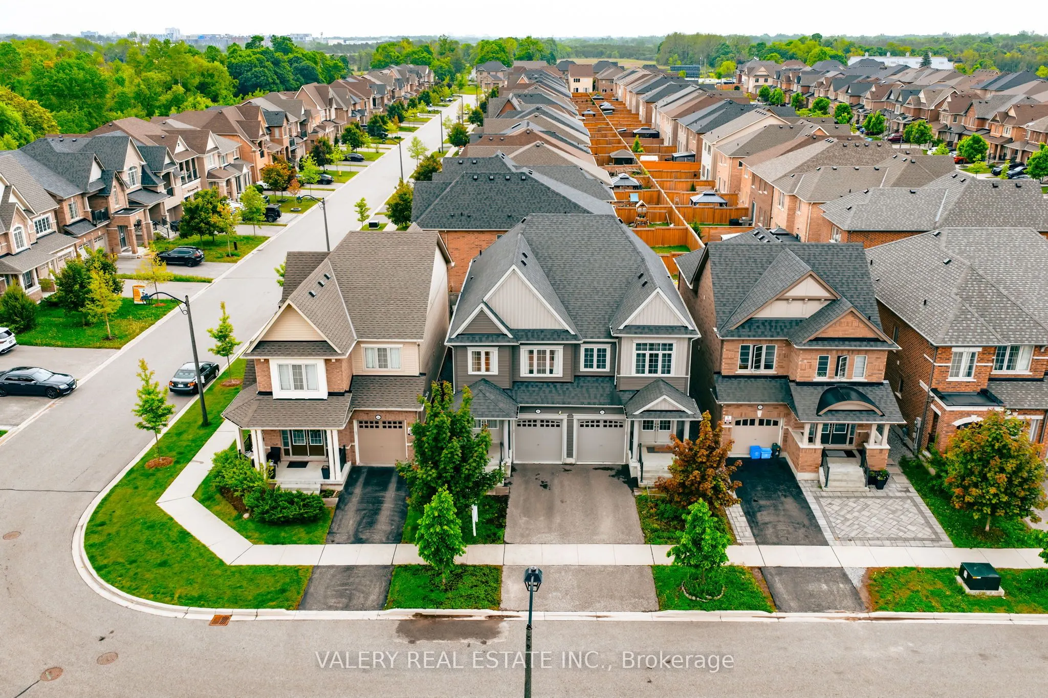 2442 Equestrian Crescent