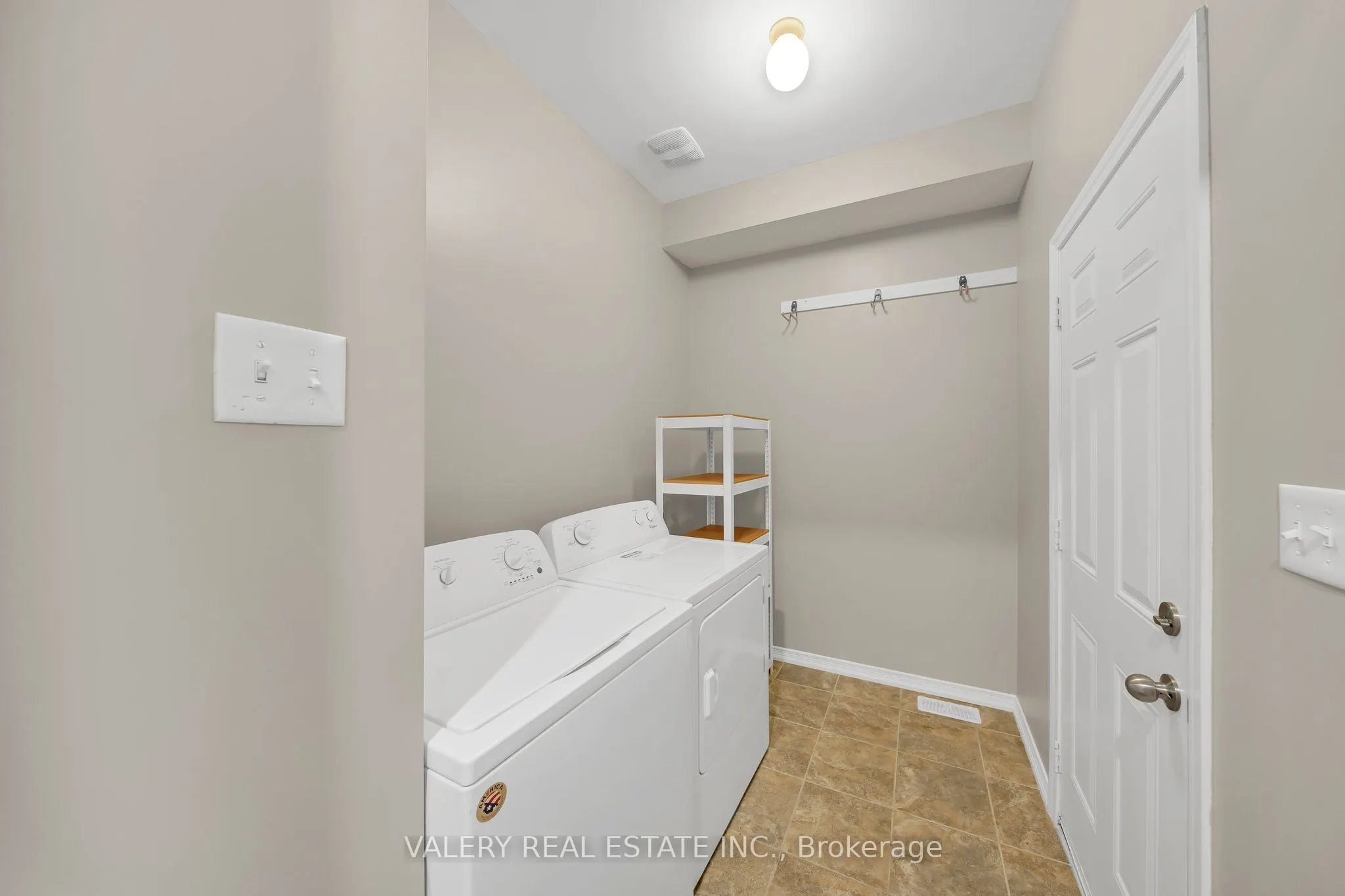 2442 Equestrian Crescent