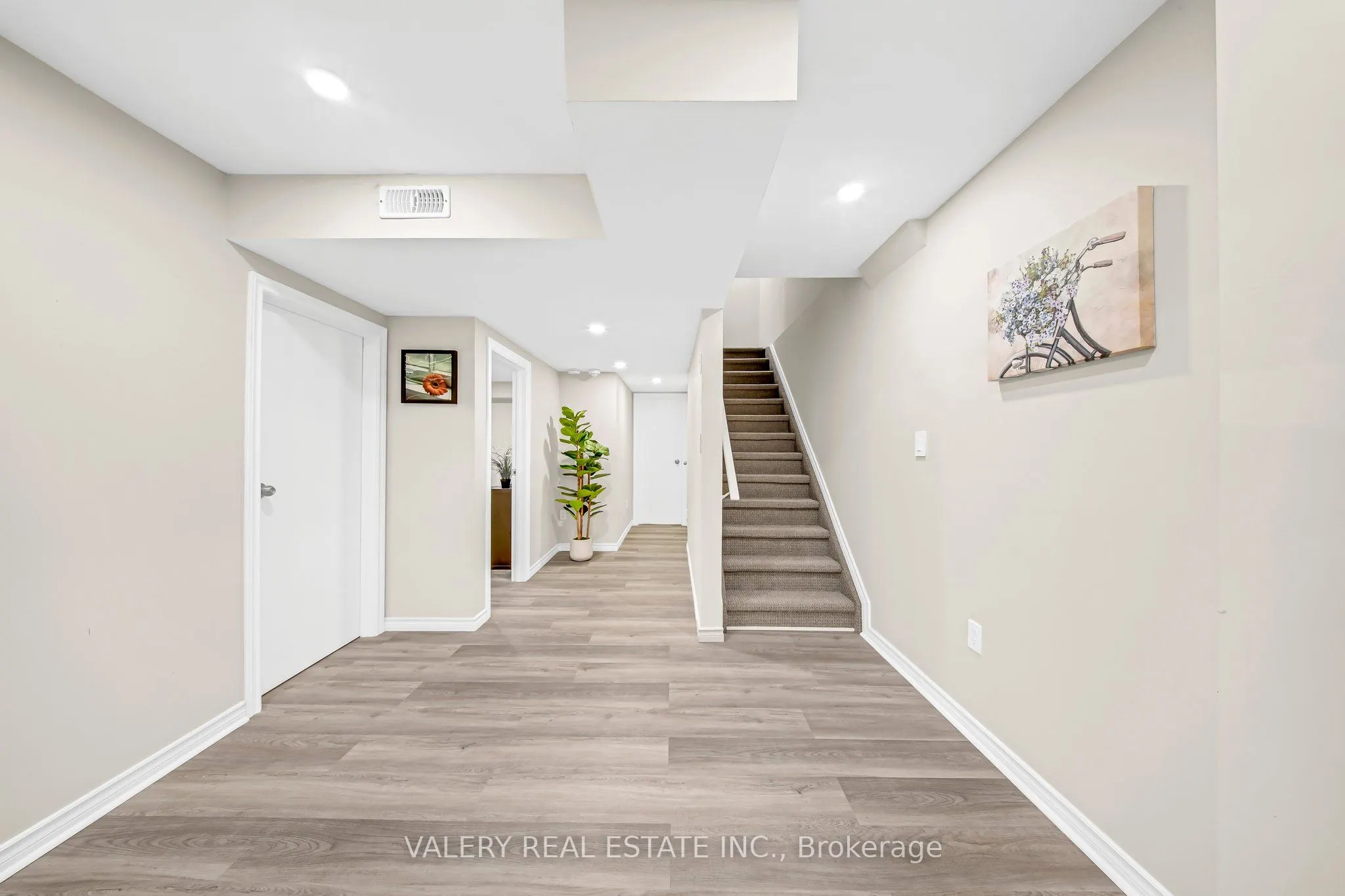 2442 Equestrian Crescent