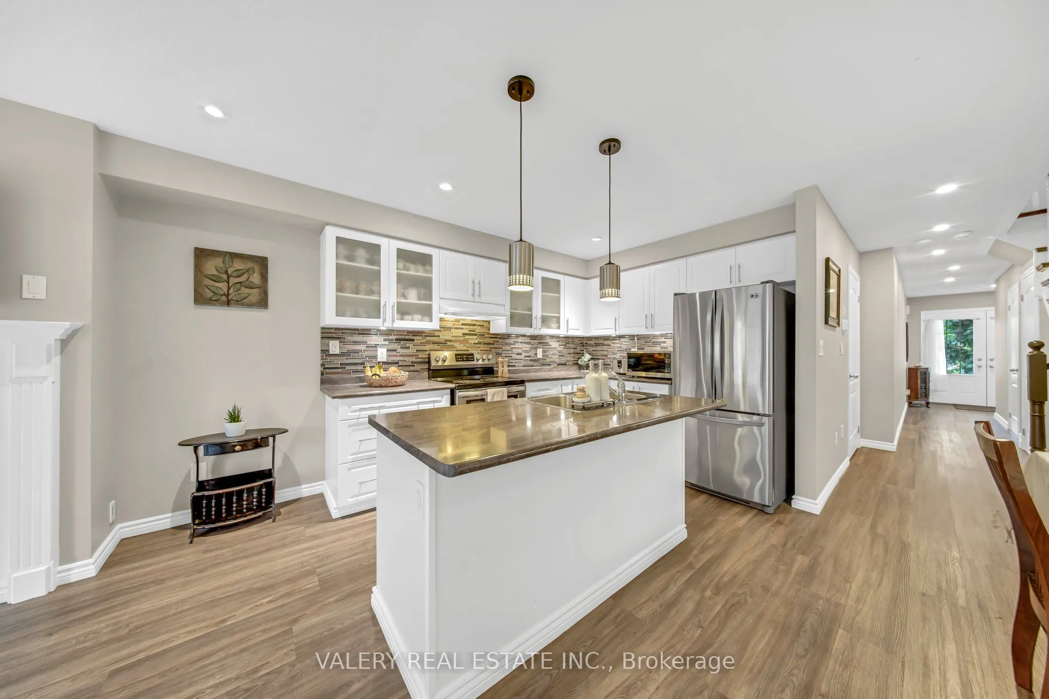 2442 Equestrian Crescent