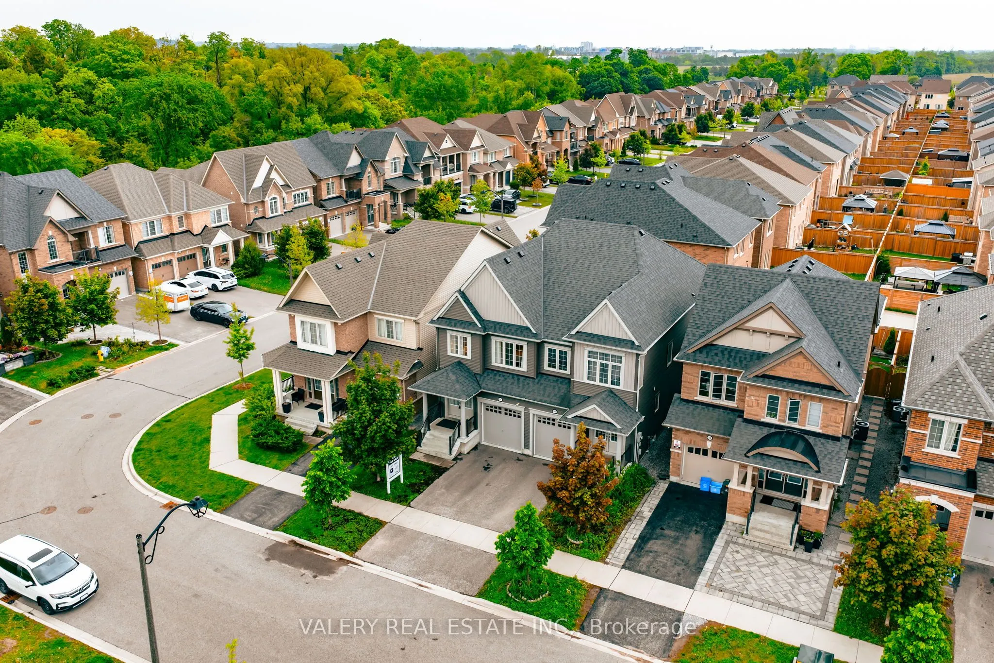 2442 Equestrian Crescent