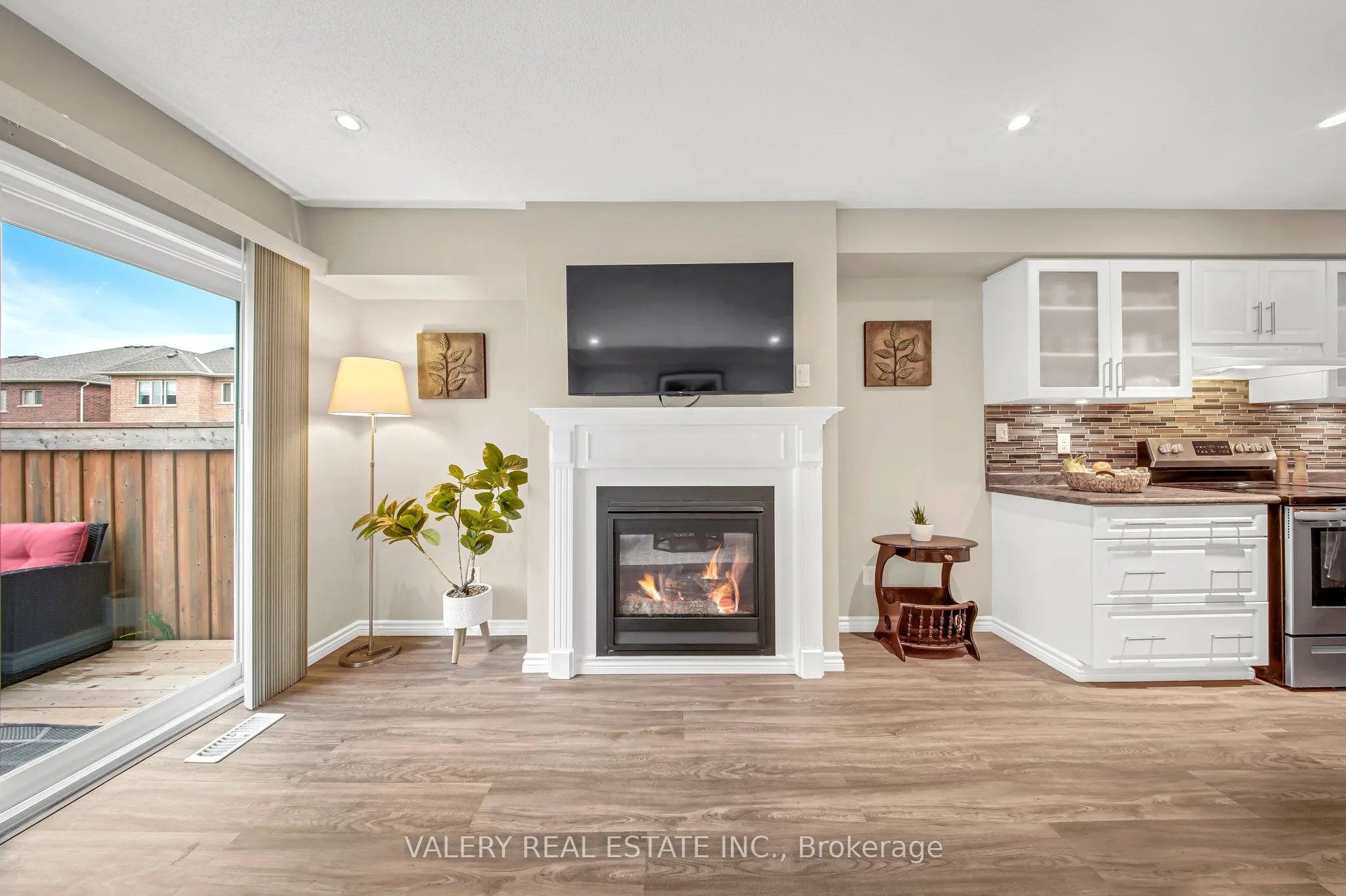 2442 Equestrian Crescent