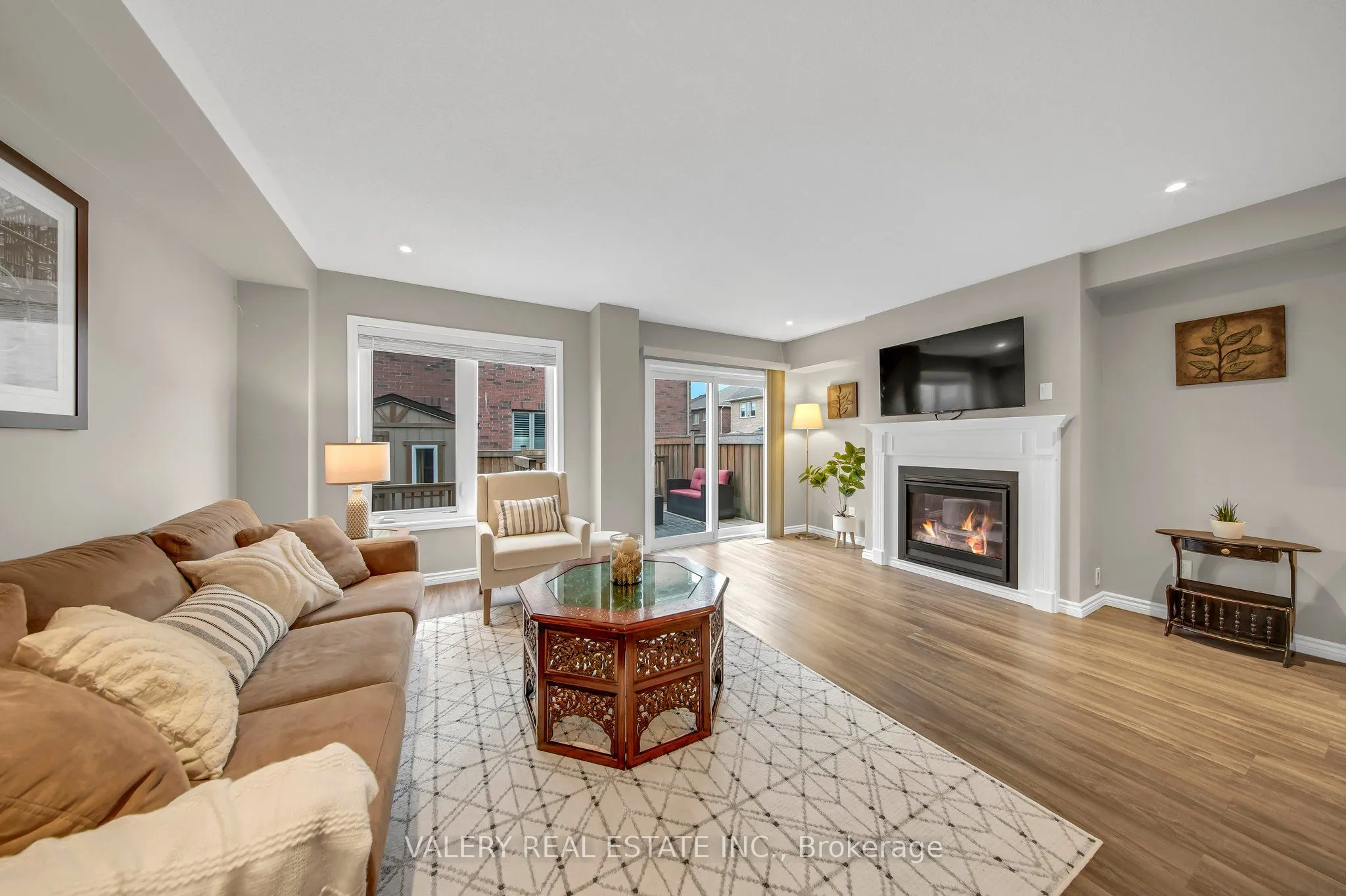 2442 Equestrian Crescent