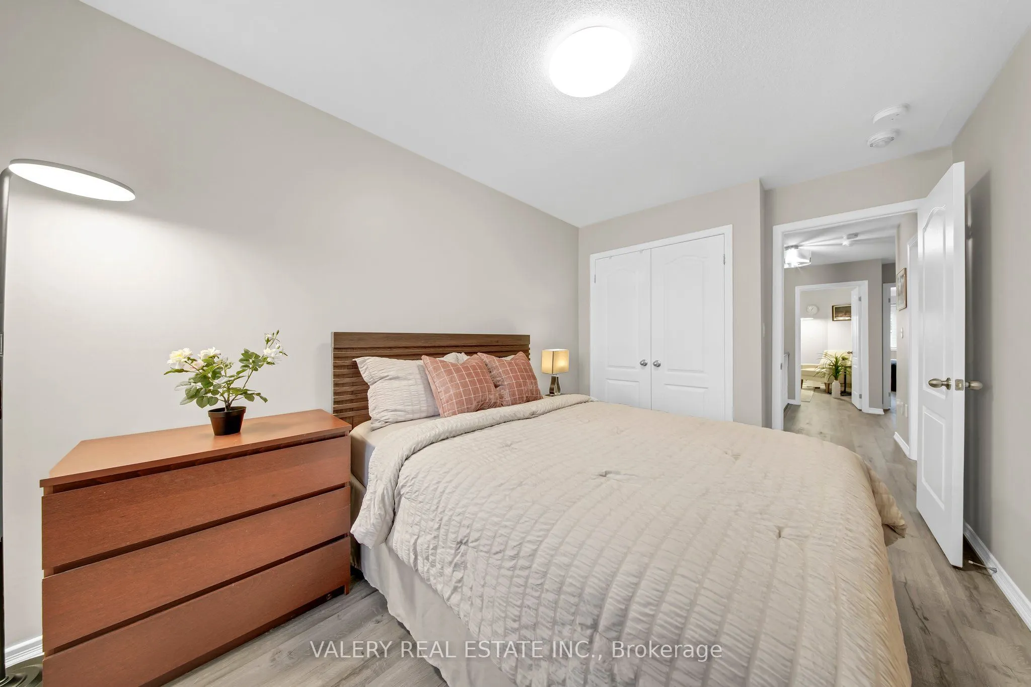 2442 Equestrian Crescent