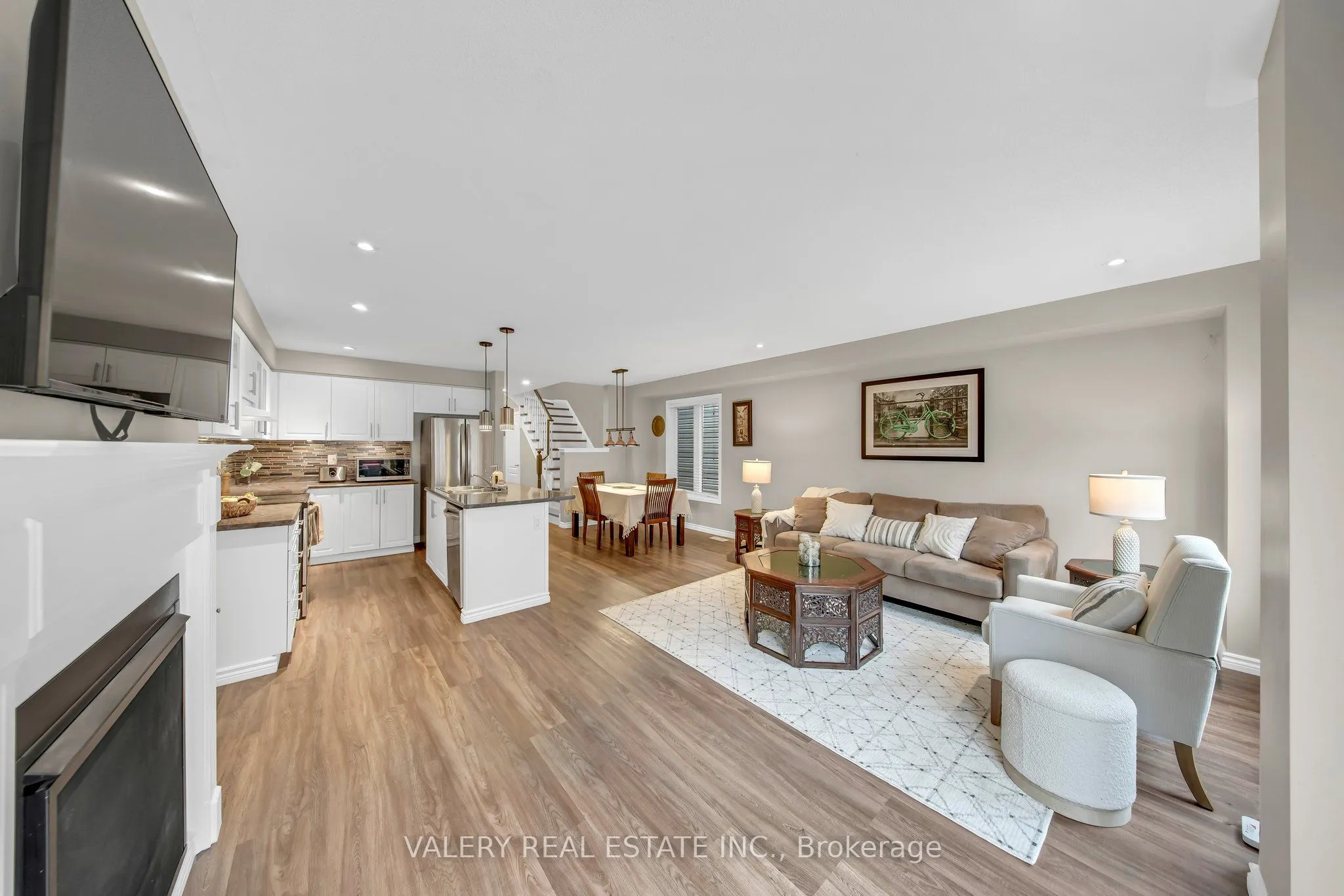 2442 Equestrian Crescent