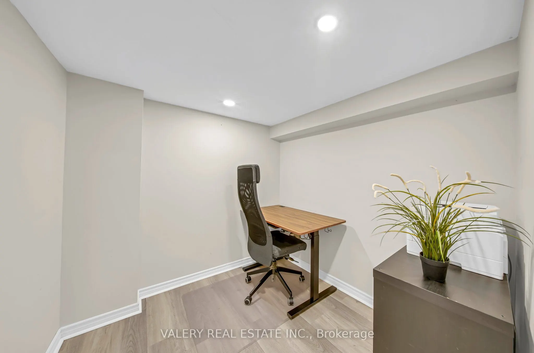 2442 Equestrian Crescent