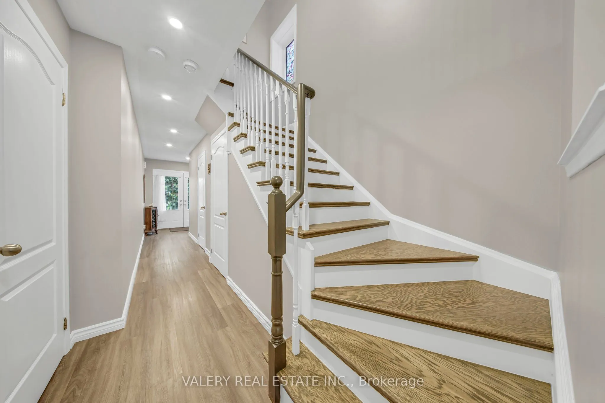 2442 Equestrian Crescent