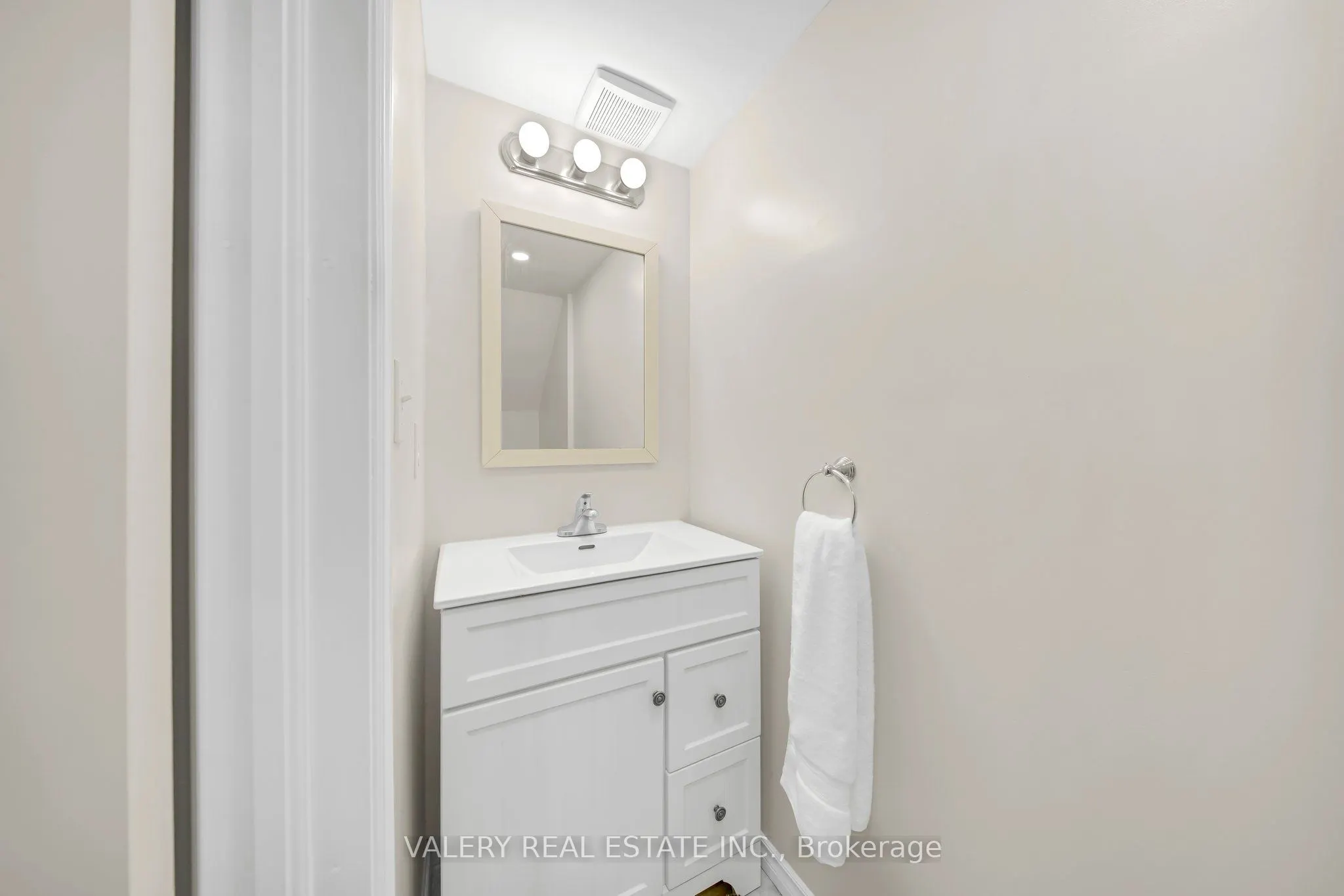2442 Equestrian Crescent