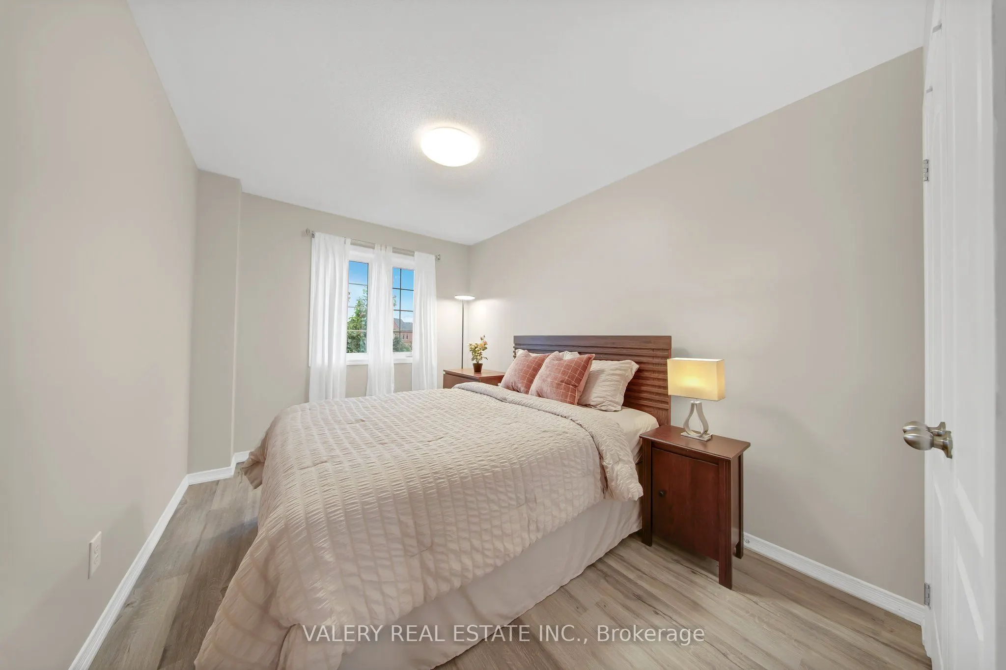 2442 Equestrian Crescent