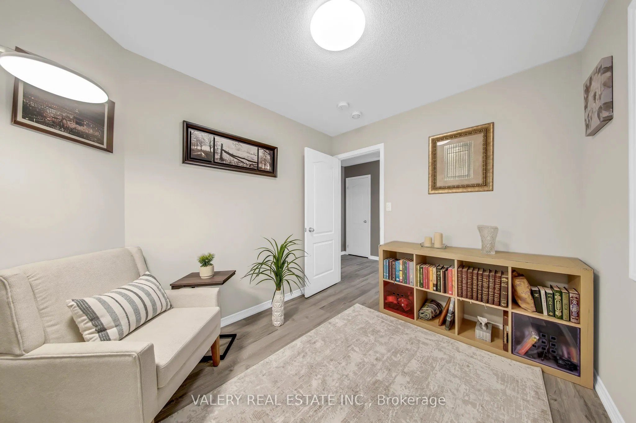 2442 Equestrian Crescent