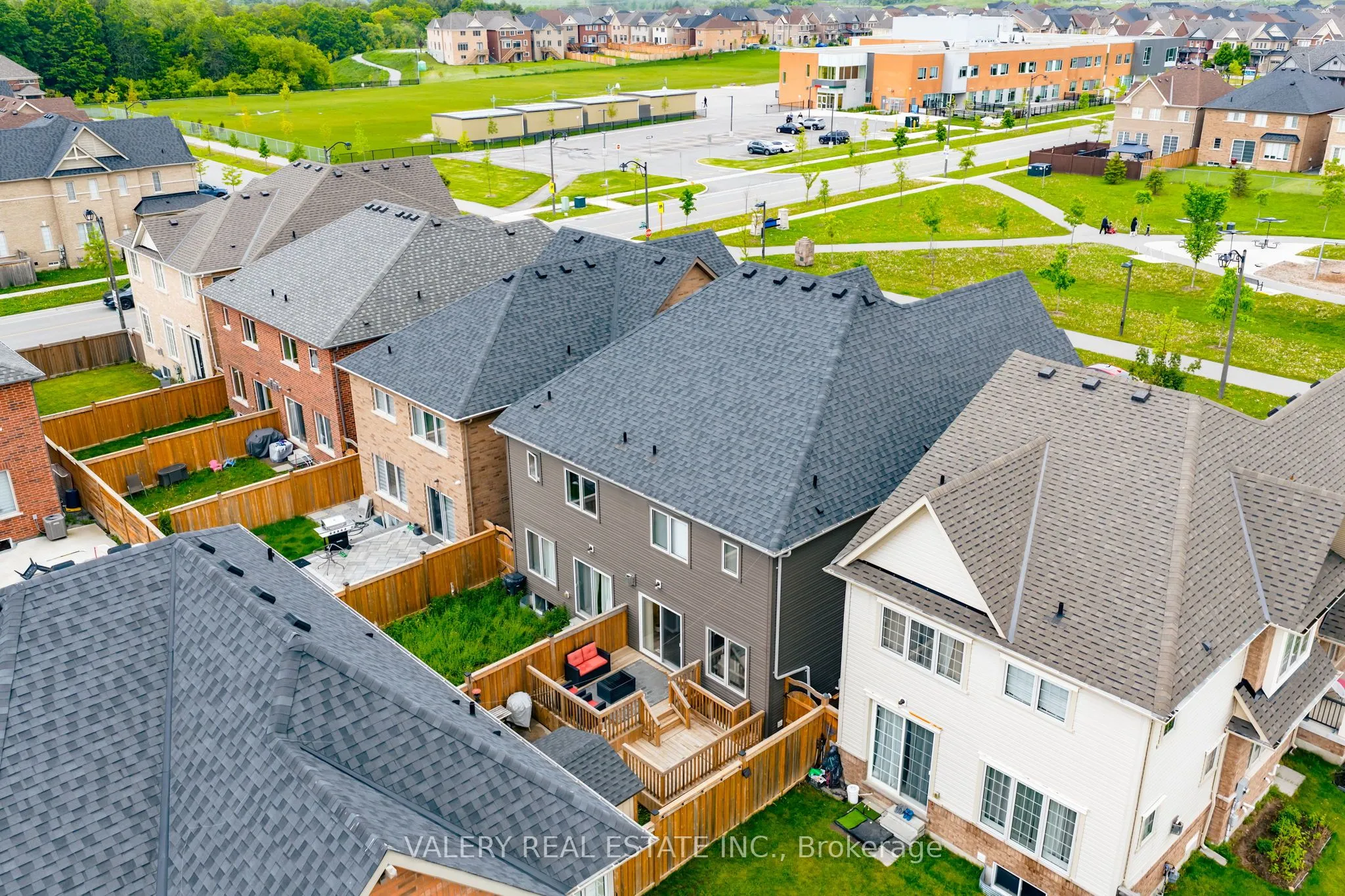 2442 Equestrian Crescent