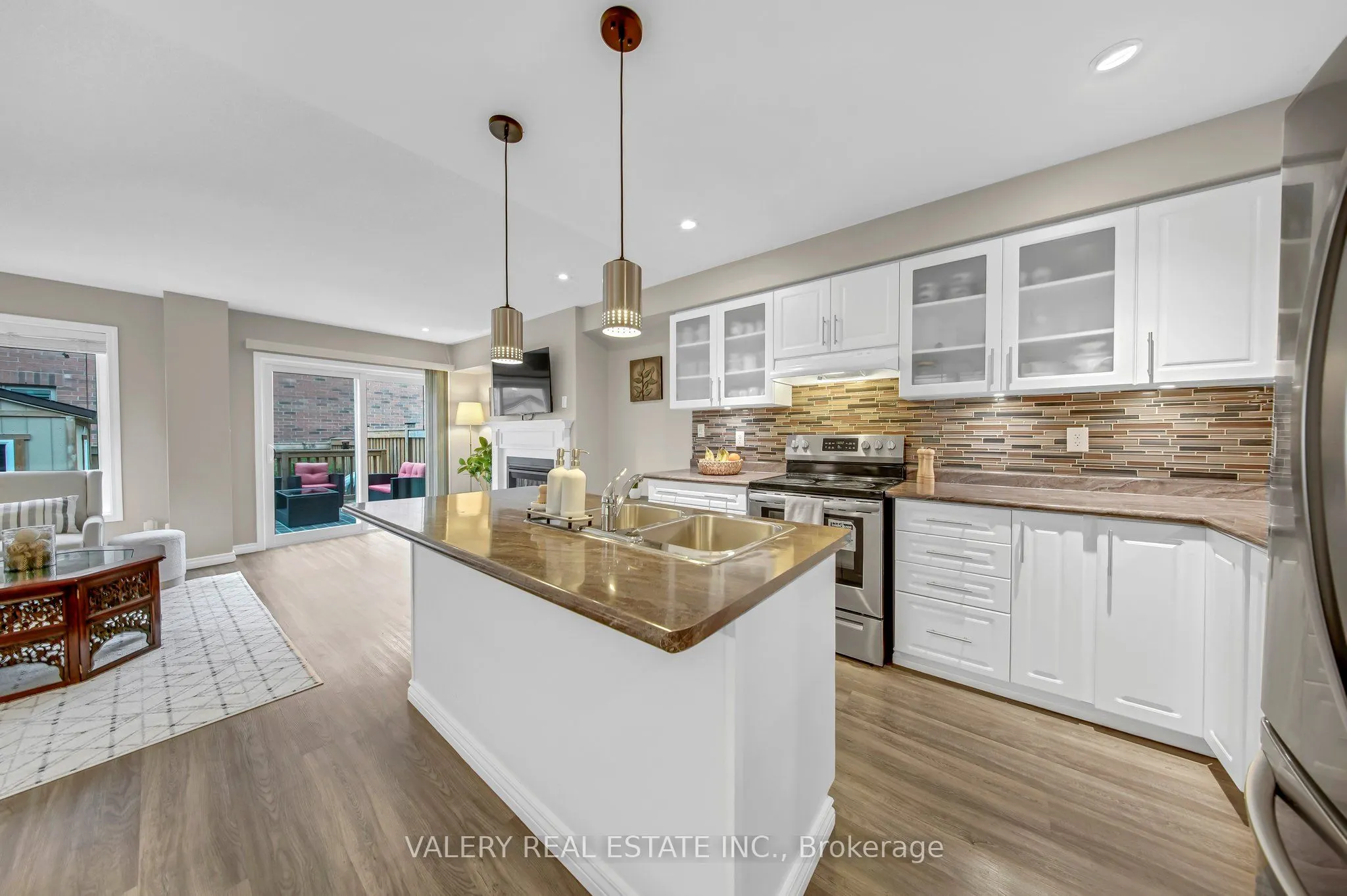 2442 Equestrian Crescent
