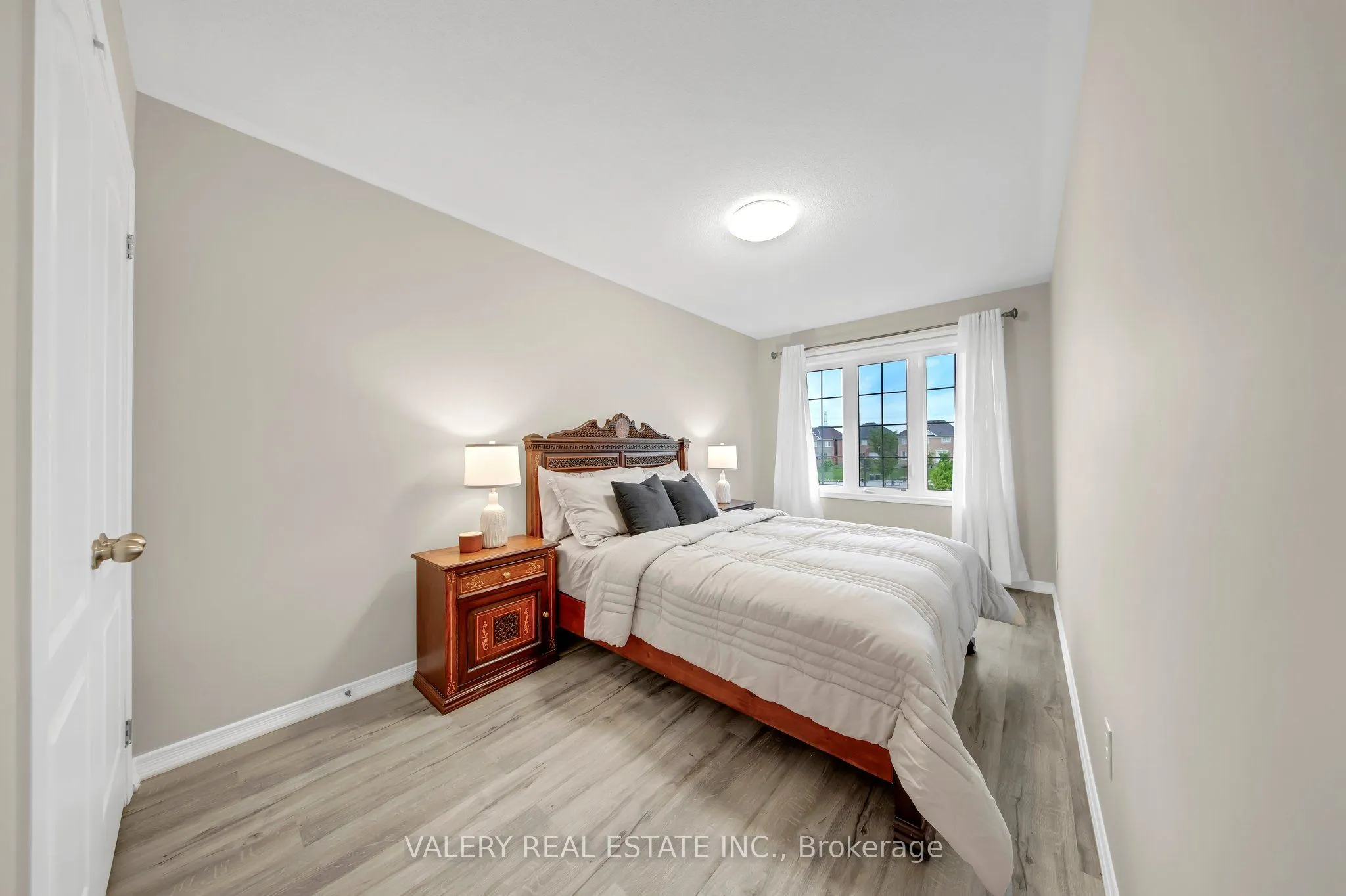 2442 Equestrian Crescent