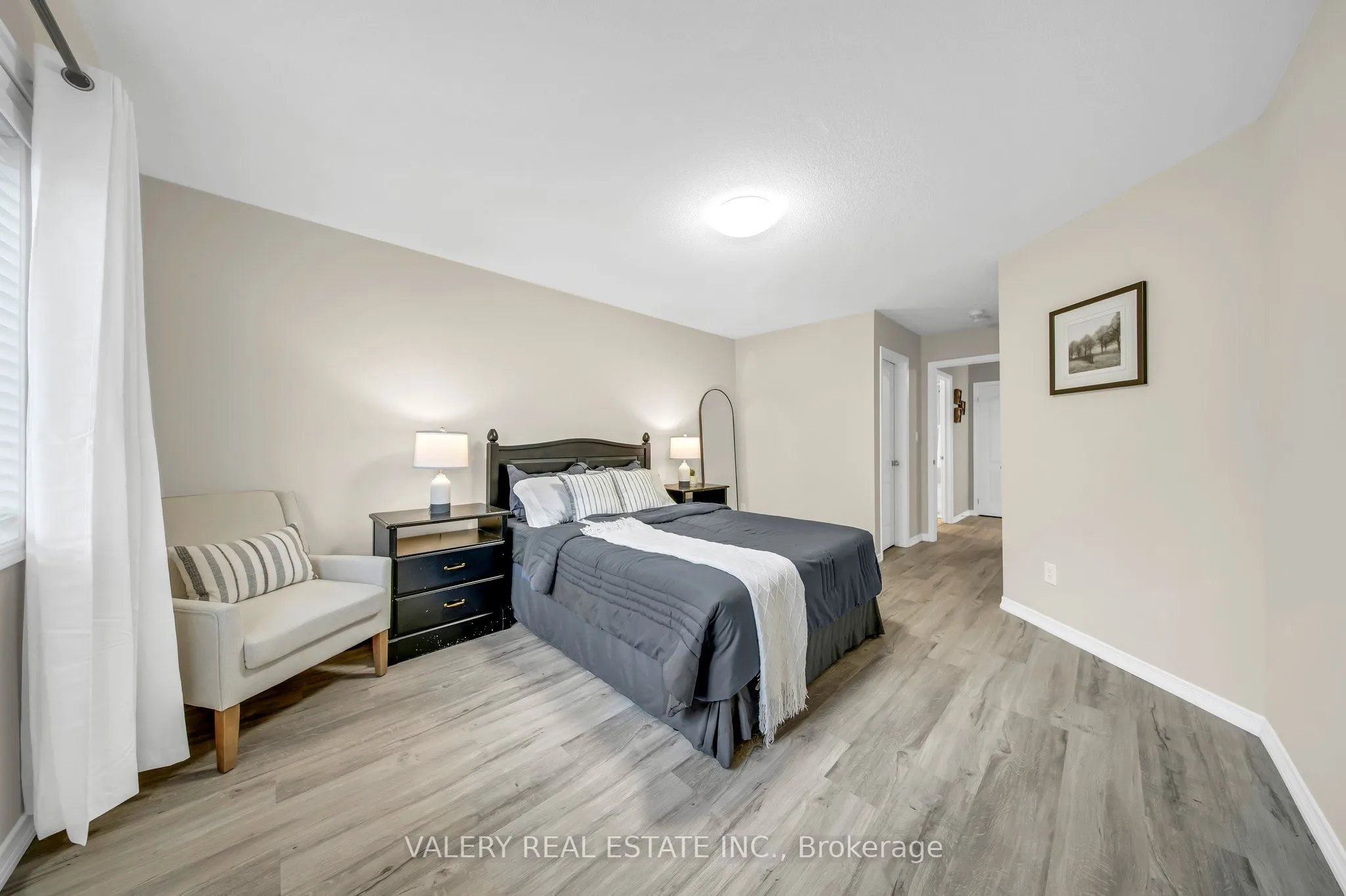 2442 Equestrian Crescent