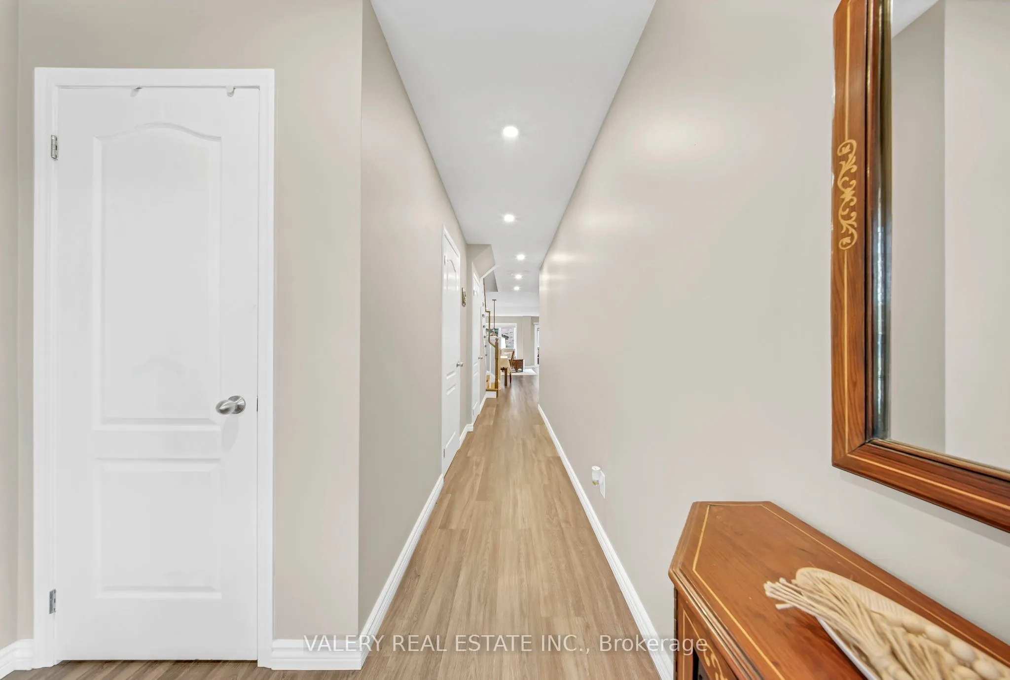 2442 Equestrian Crescent