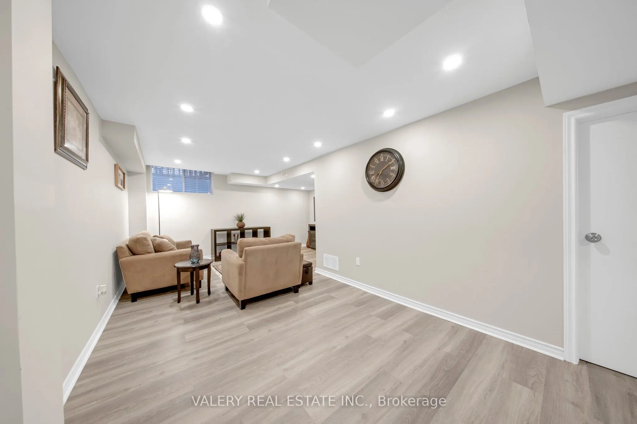 2442 Equestrian Crescent