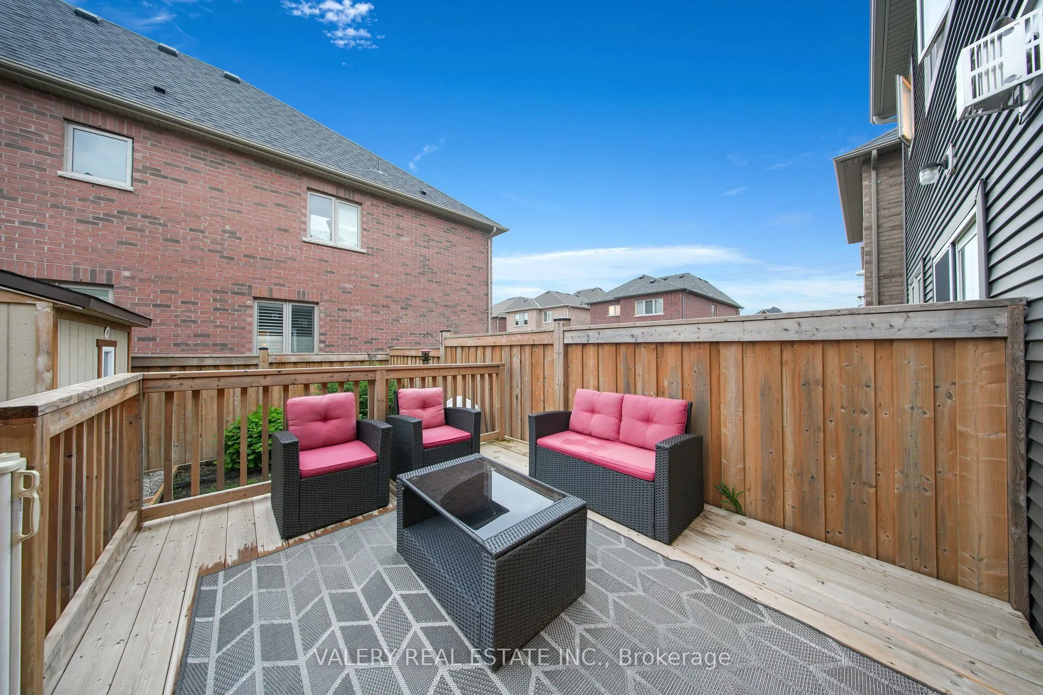 2442 Equestrian Crescent