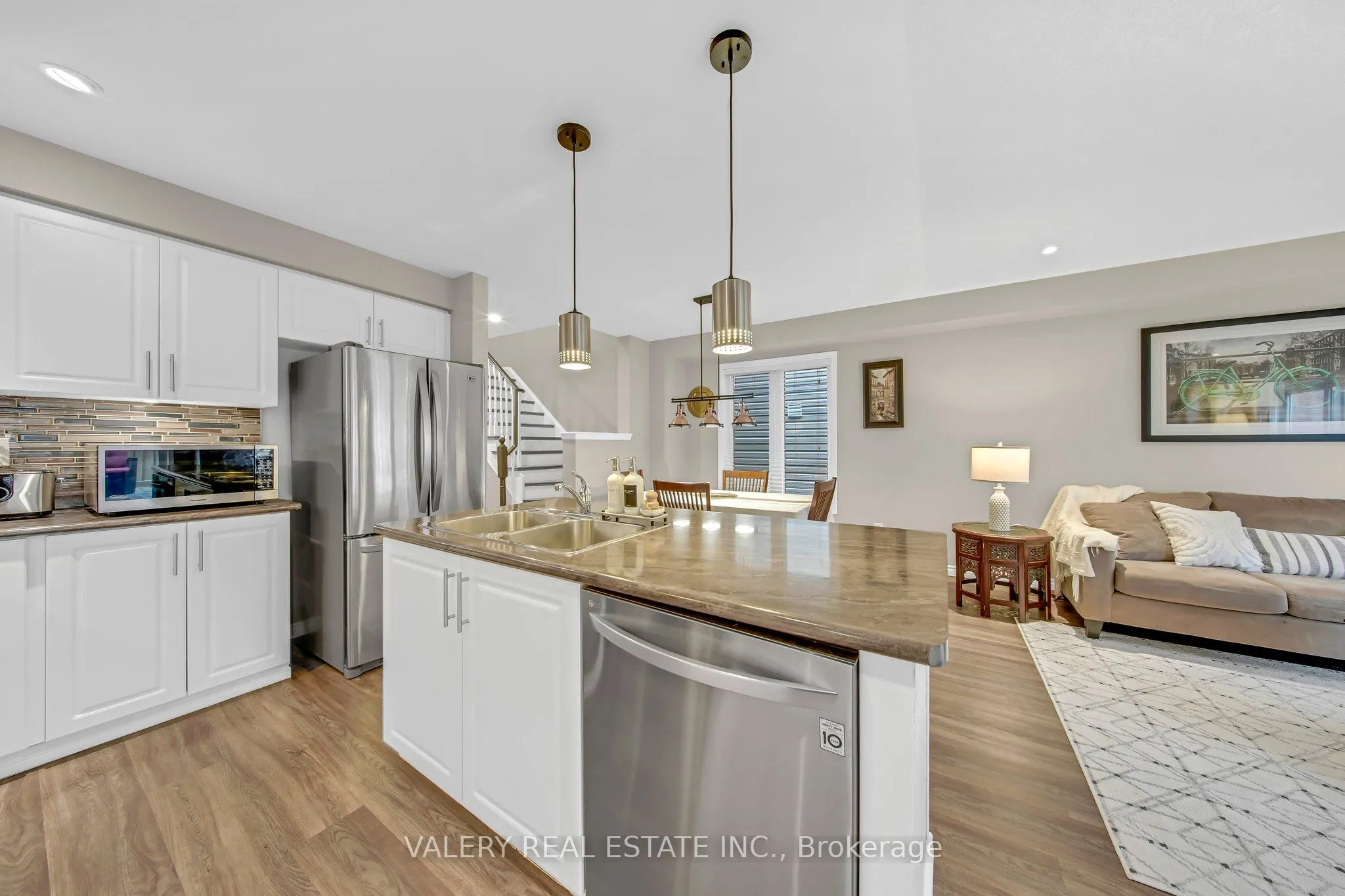 2442 Equestrian Crescent