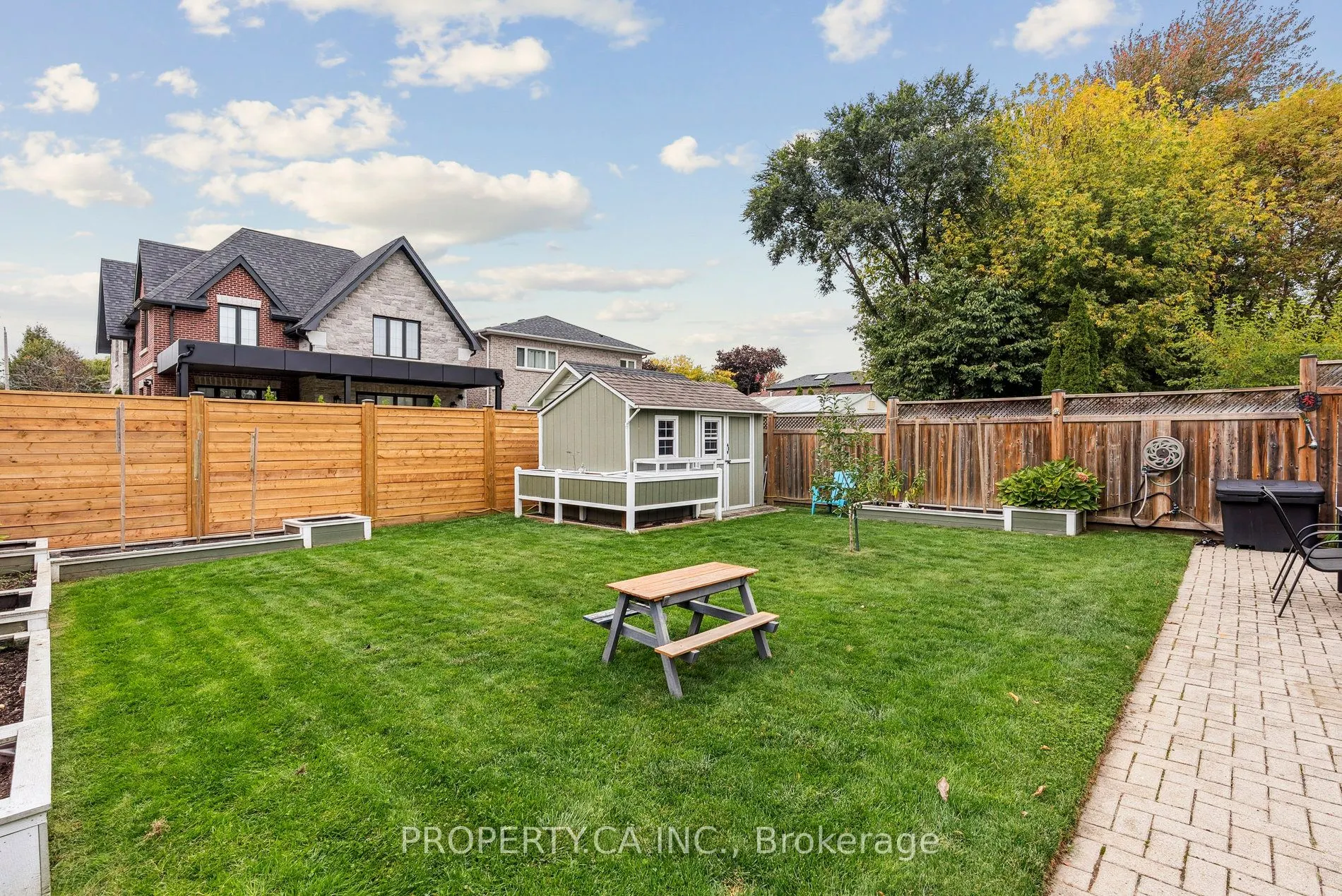 1628 Woodbine Heights Boulevard