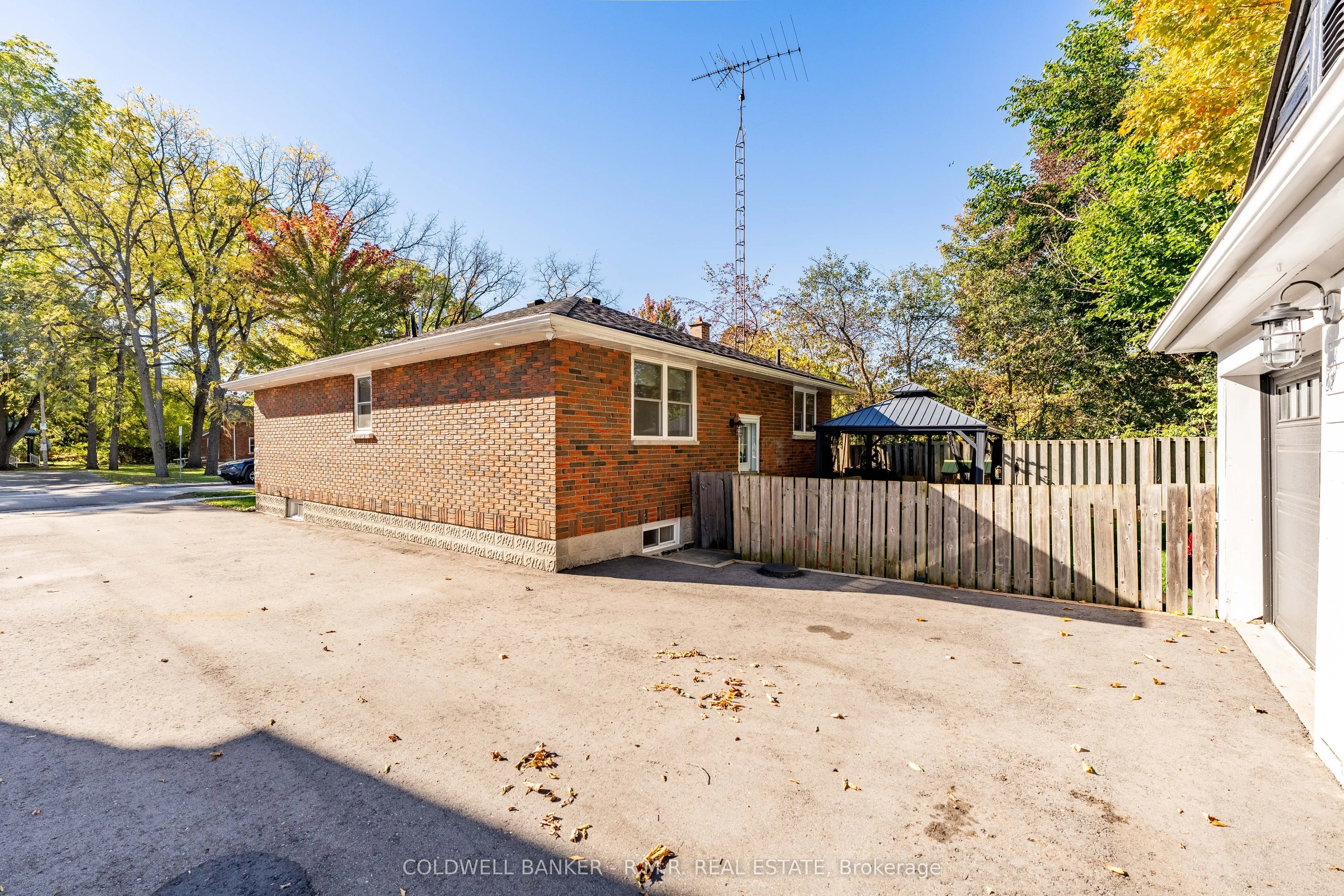 18 Centreview Street