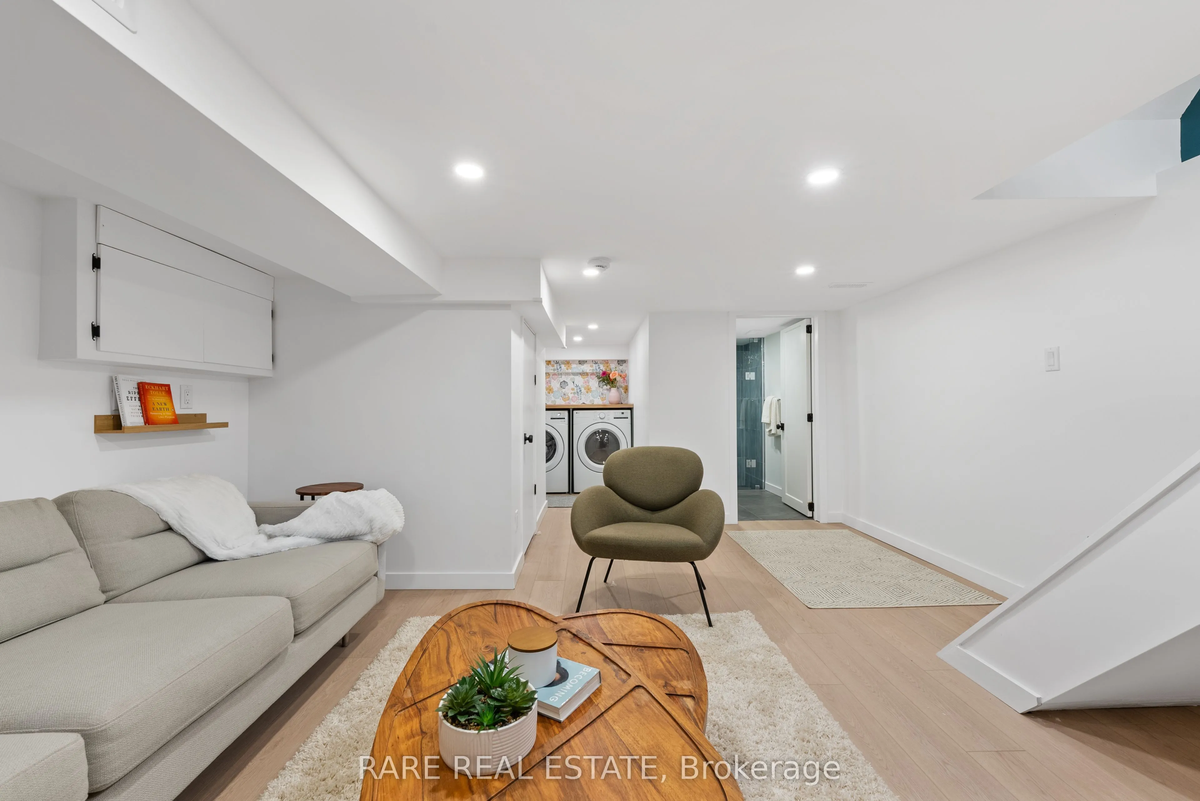 40 1/2 Morse Street N