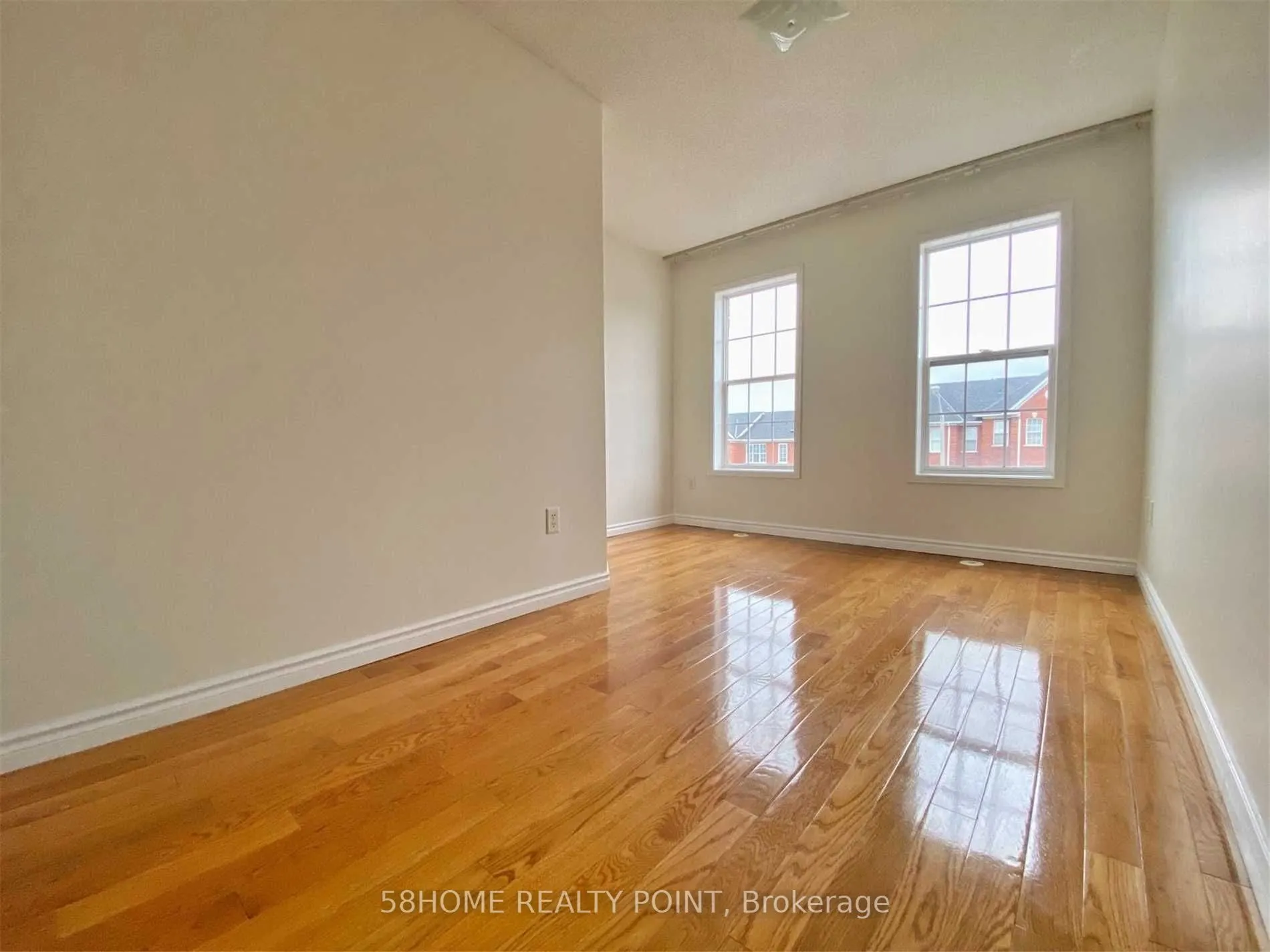17 Exchequer Place, #Main