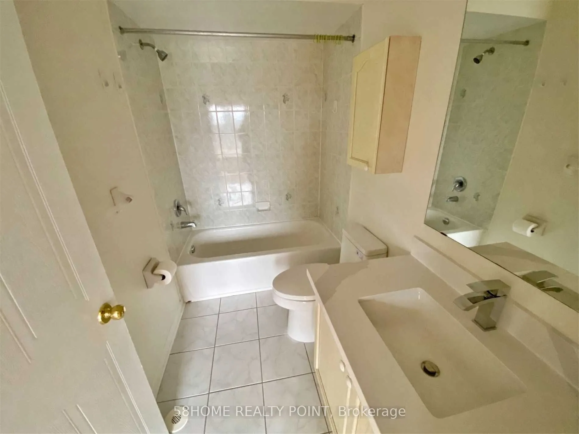 17 Exchequer Place, #Main