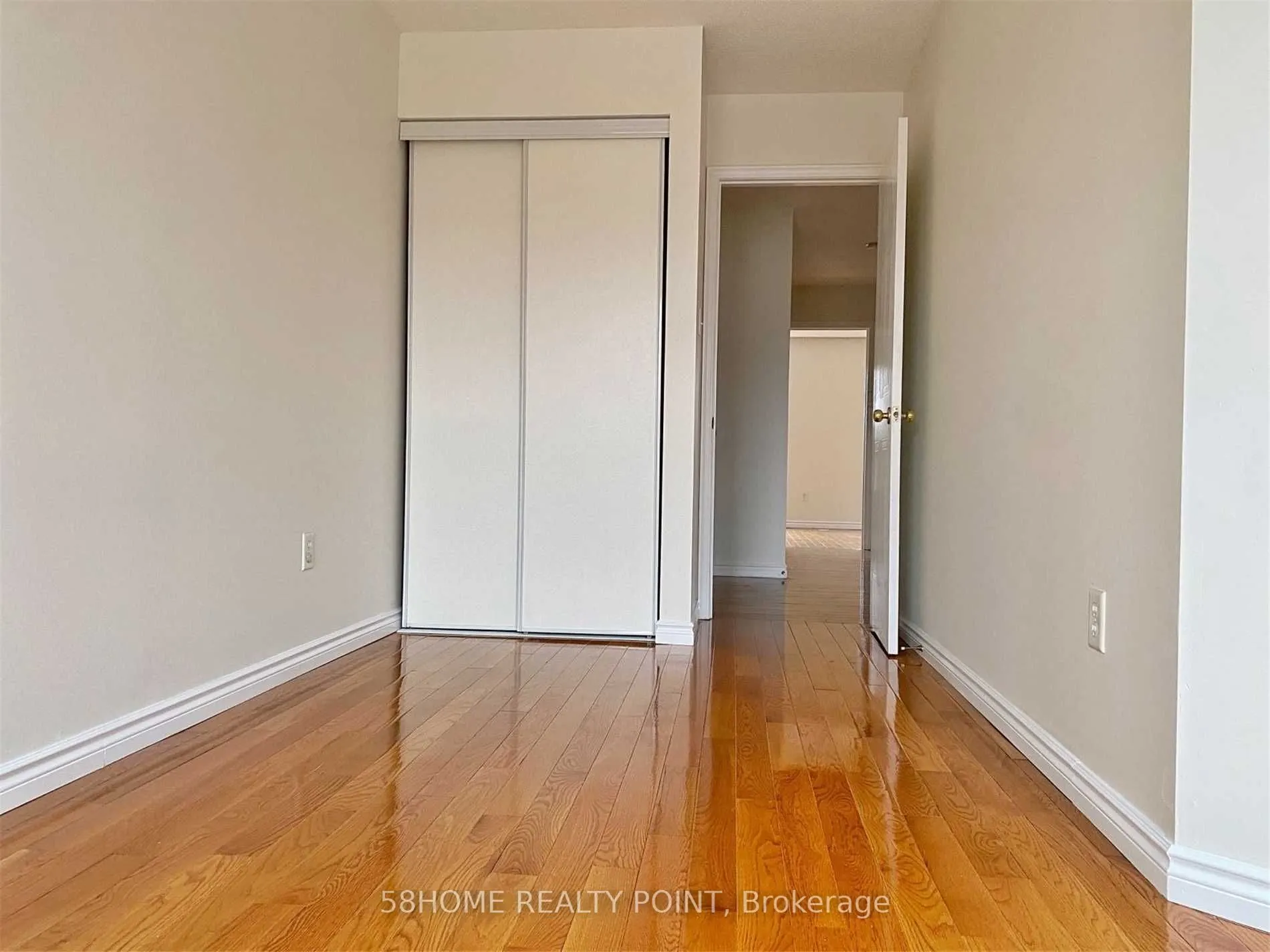 17 Exchequer Place, #Main