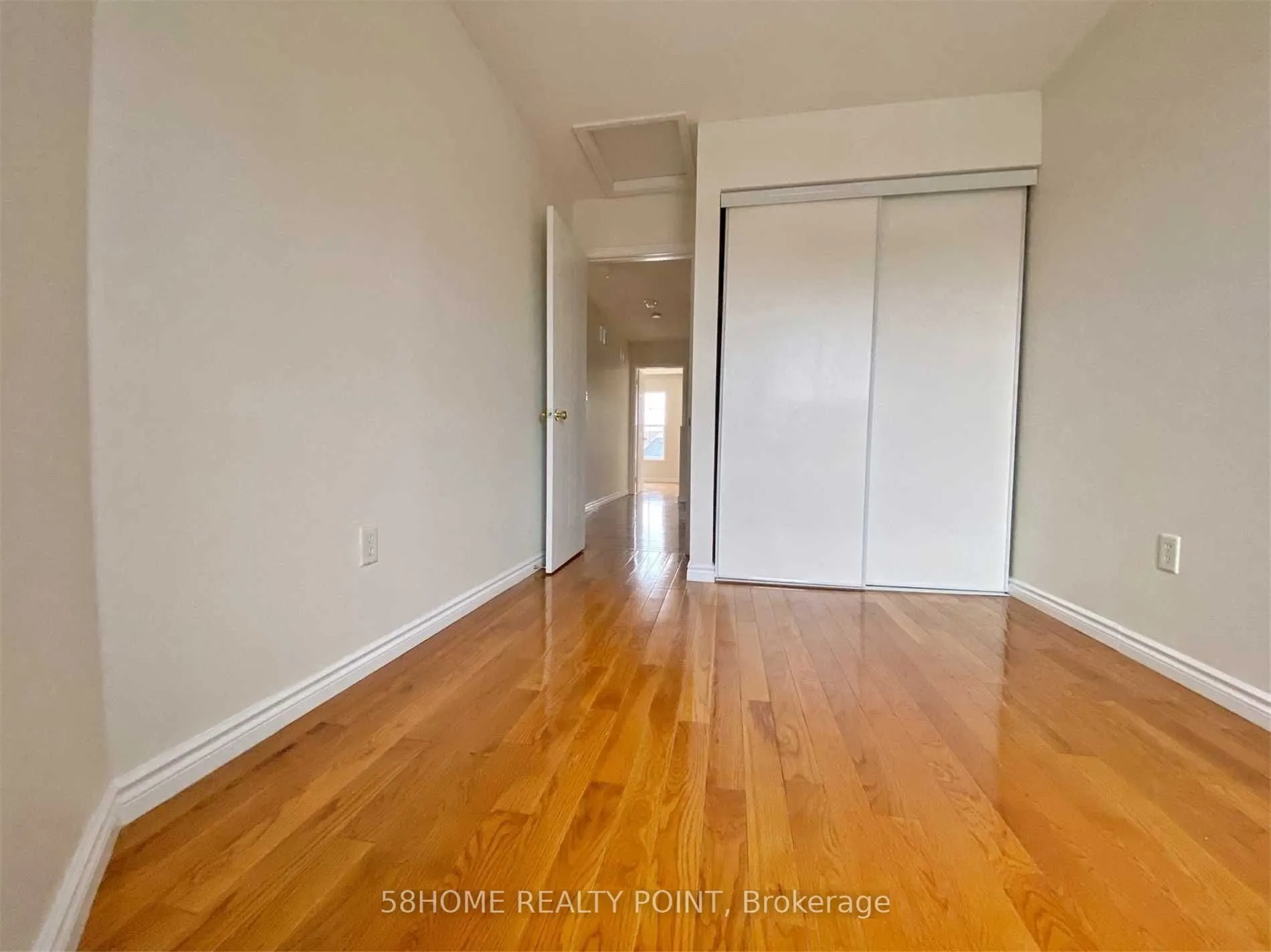 17 Exchequer Place, #Main
