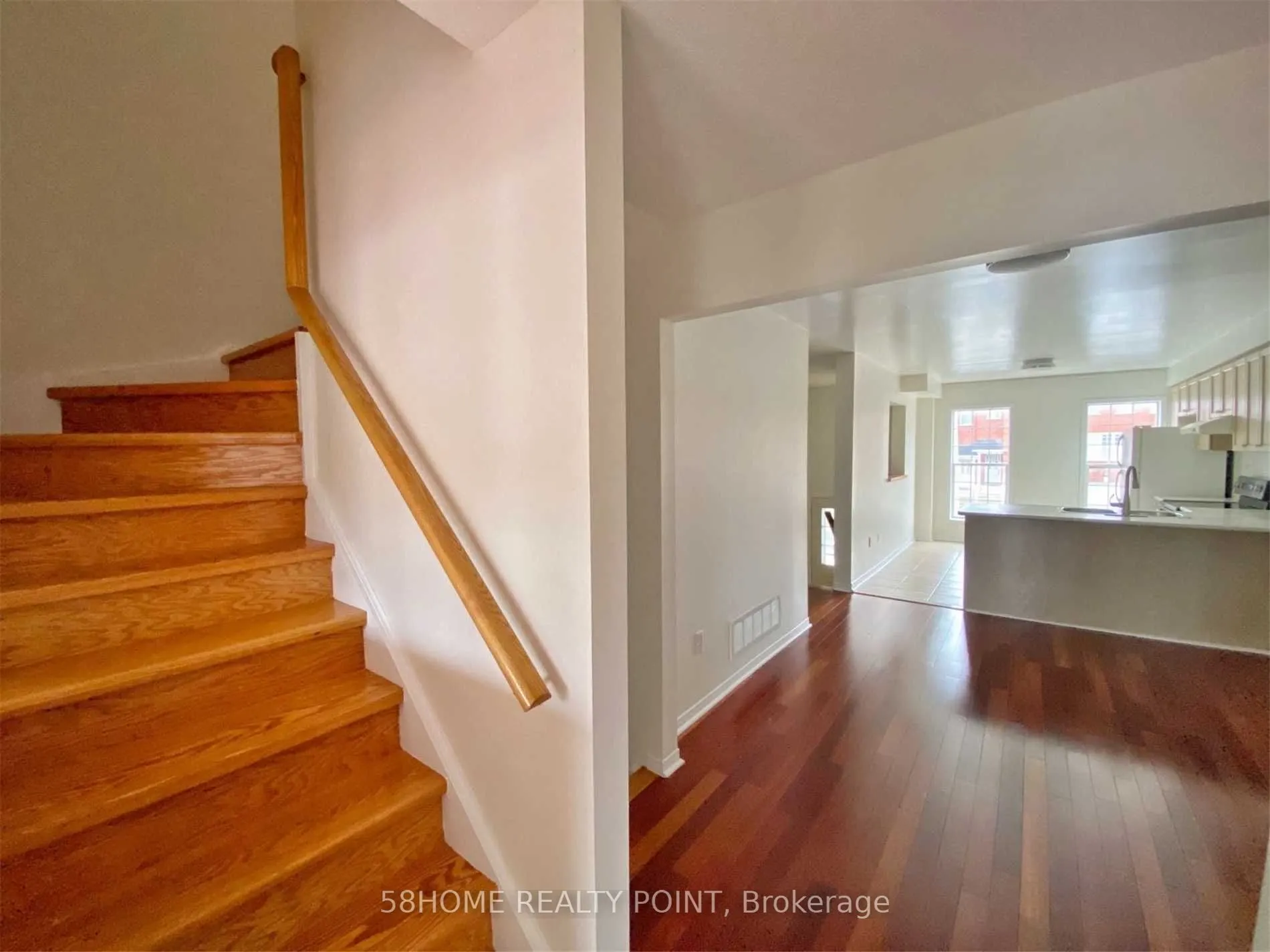 17 Exchequer Place, #Main