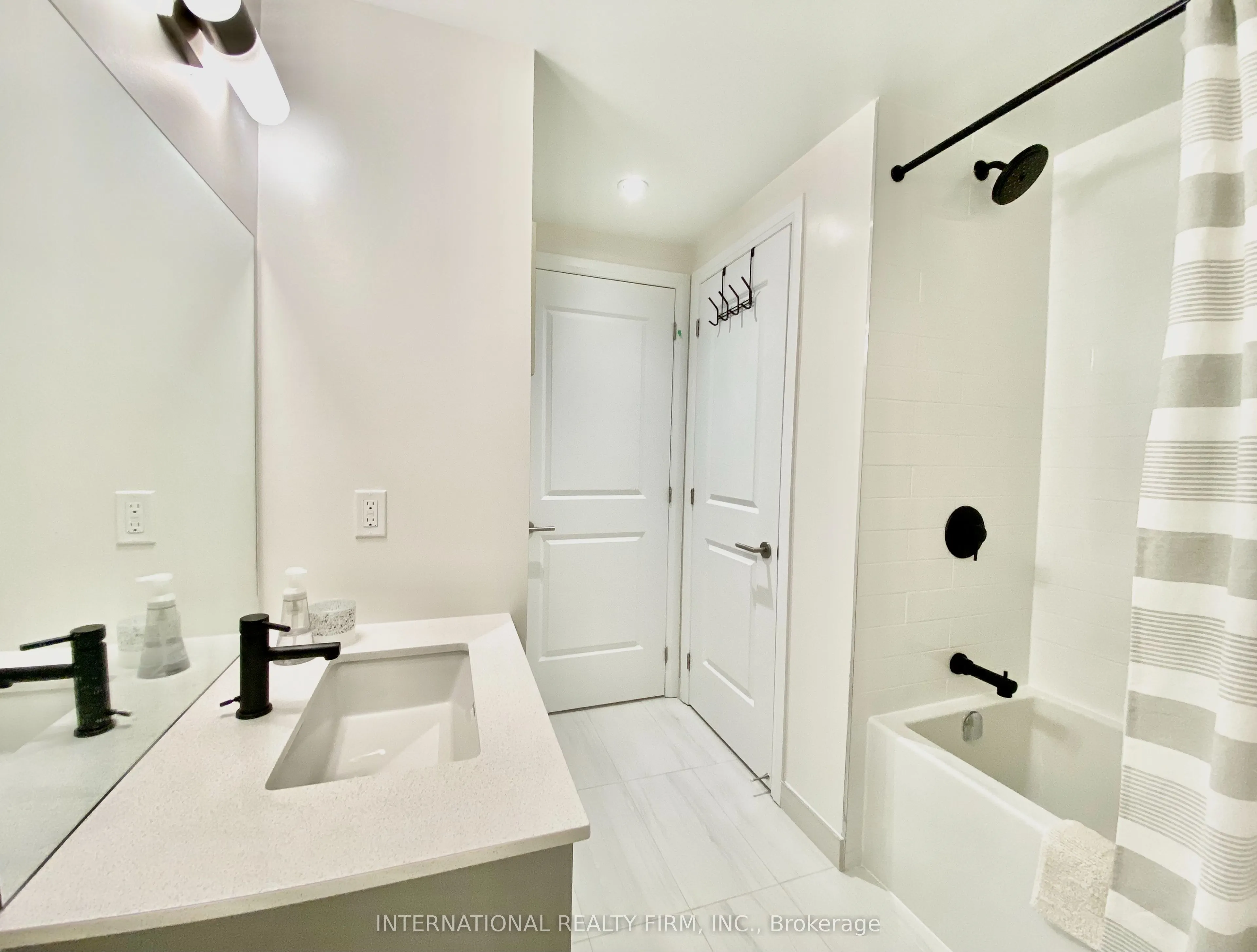 1630 Queen Street E, #412