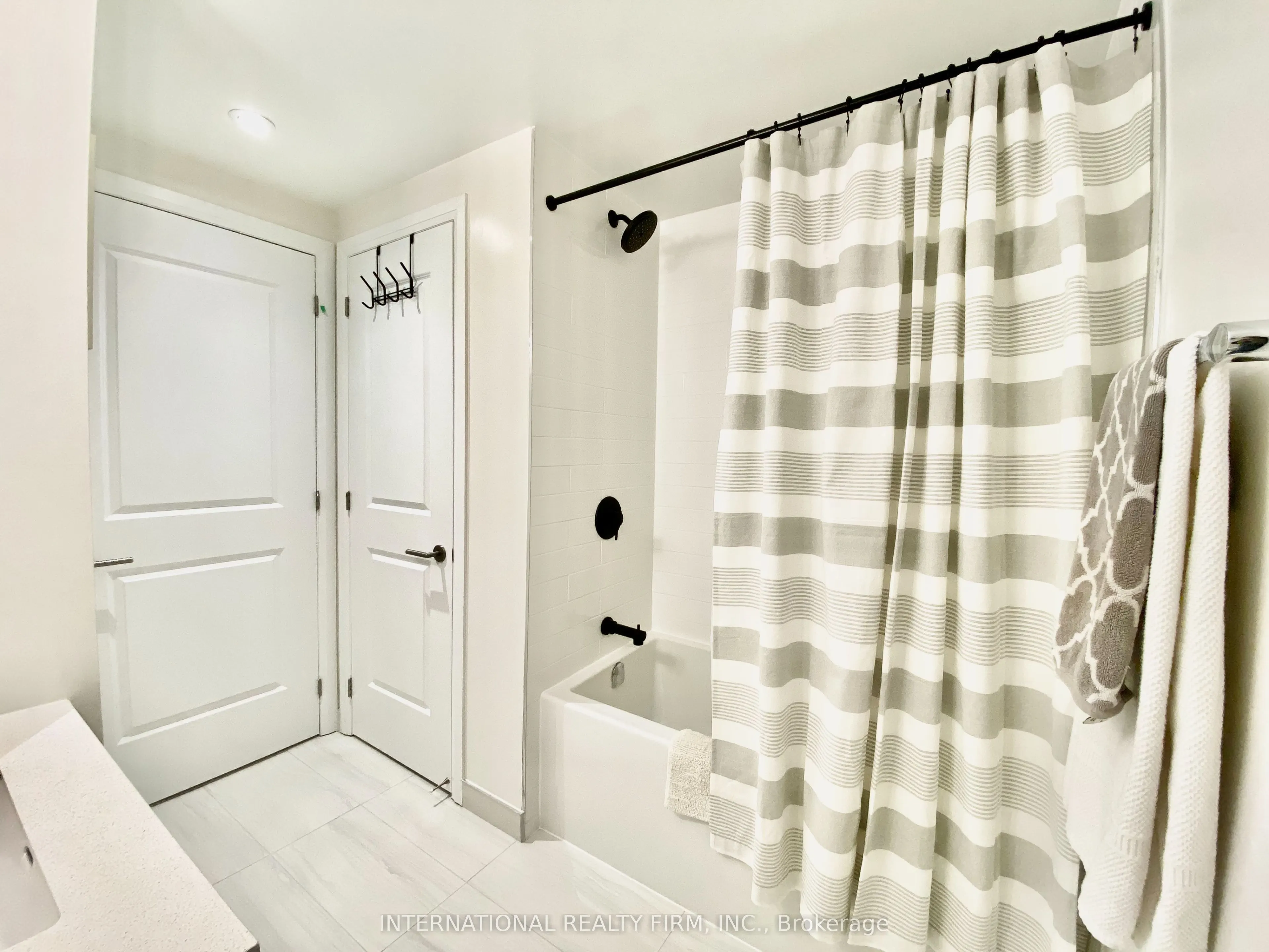 1630 Queen Street E, #412
