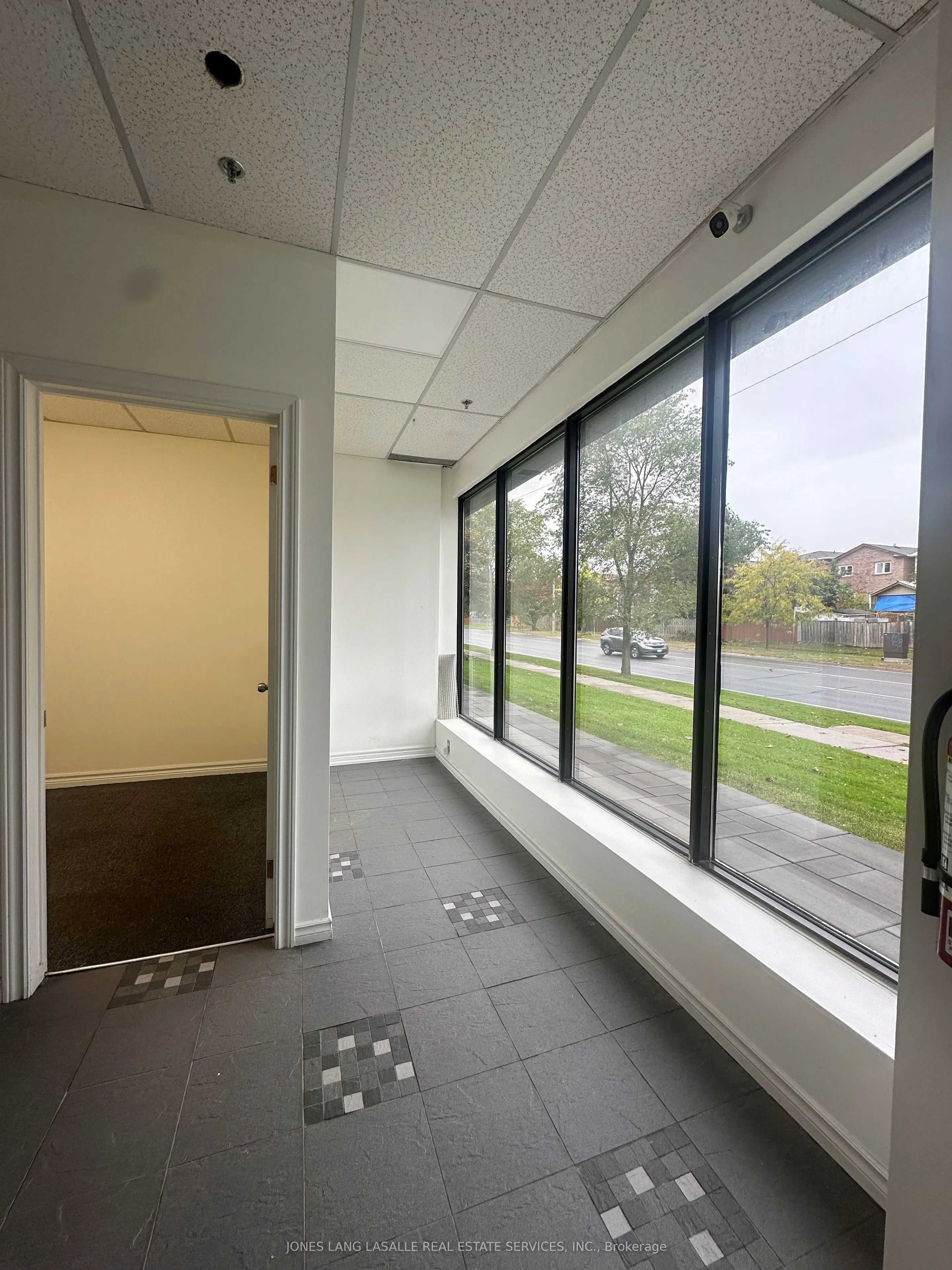 585 Middlefield Road, #17