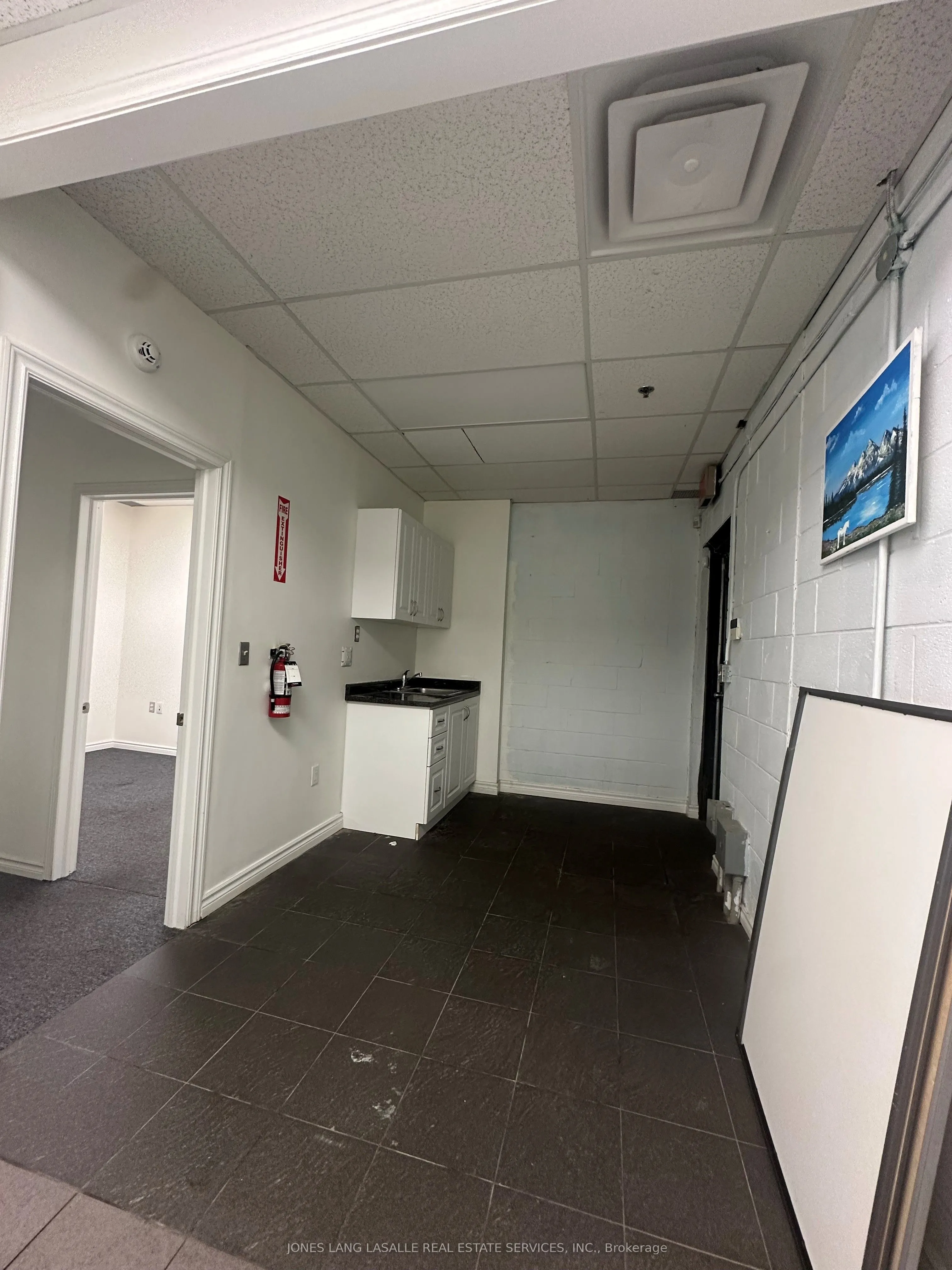585 Middlefield Road, #17