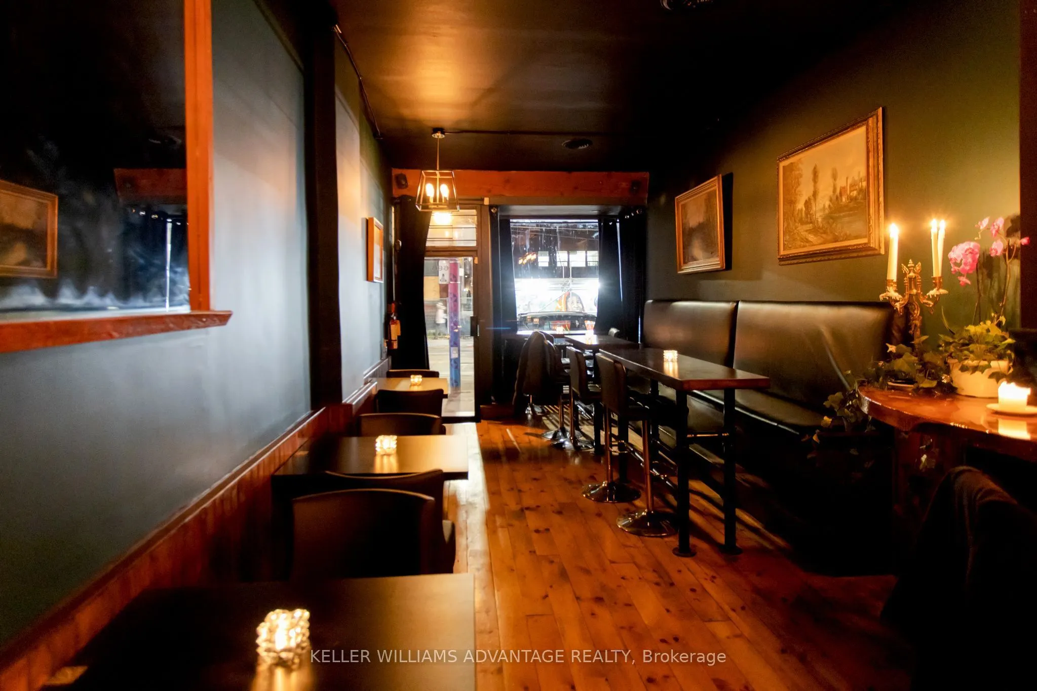 686 QUEEN Street E