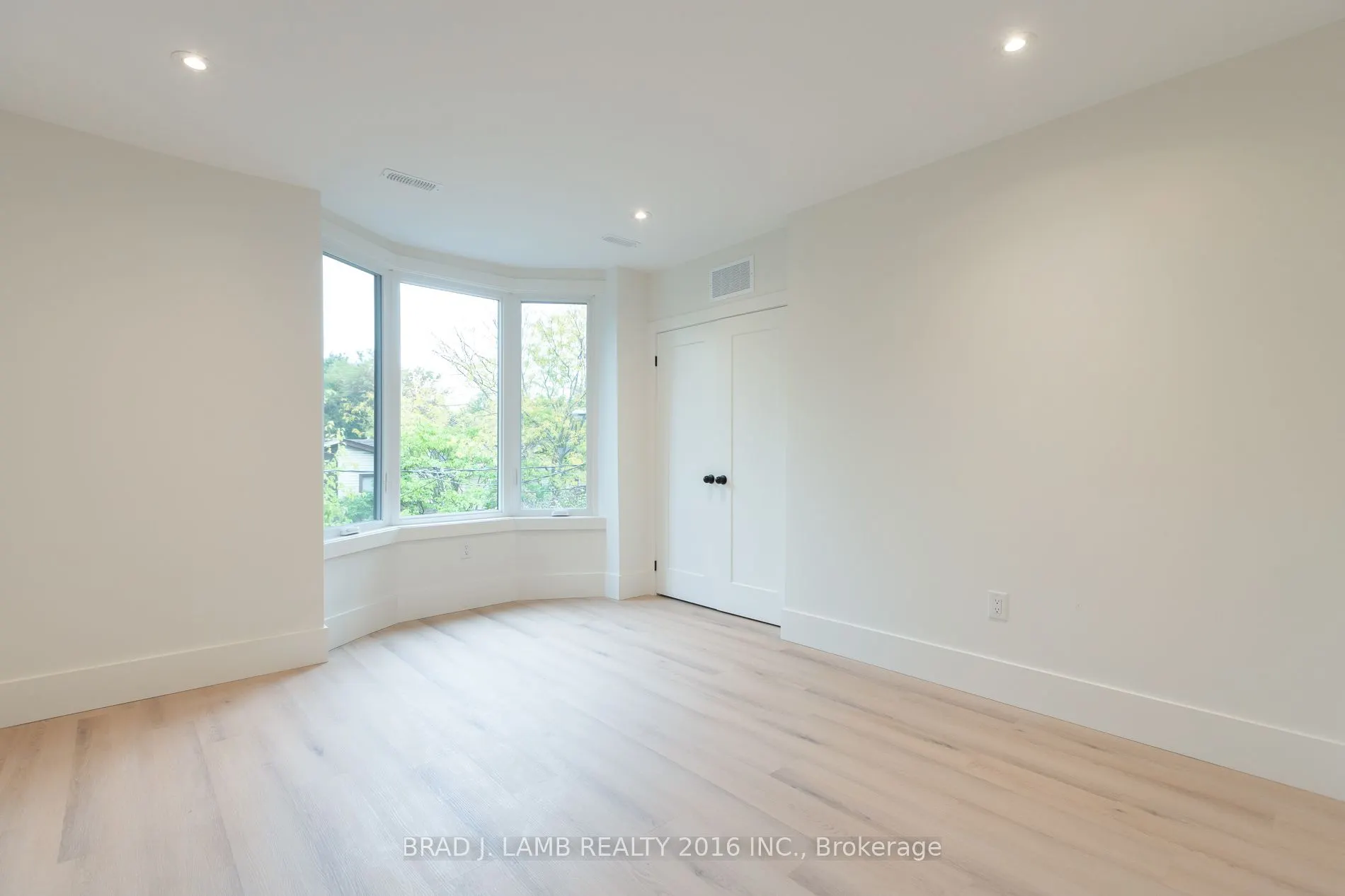 84 Sparkhall Avenue, #Upper Floor