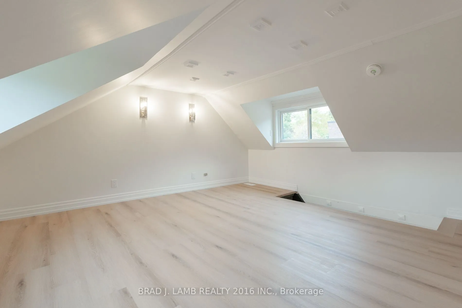 84 Sparkhall Avenue, #Upper Floor