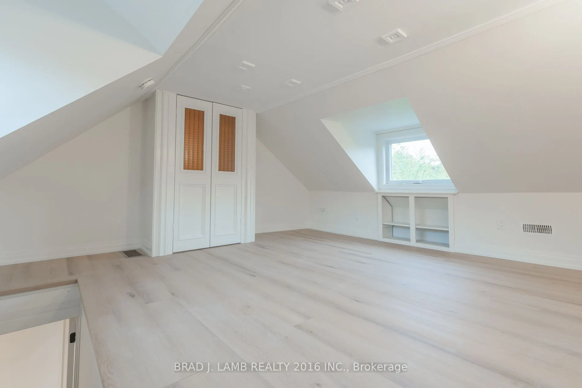 84 Sparkhall Avenue, #Upper Floor
