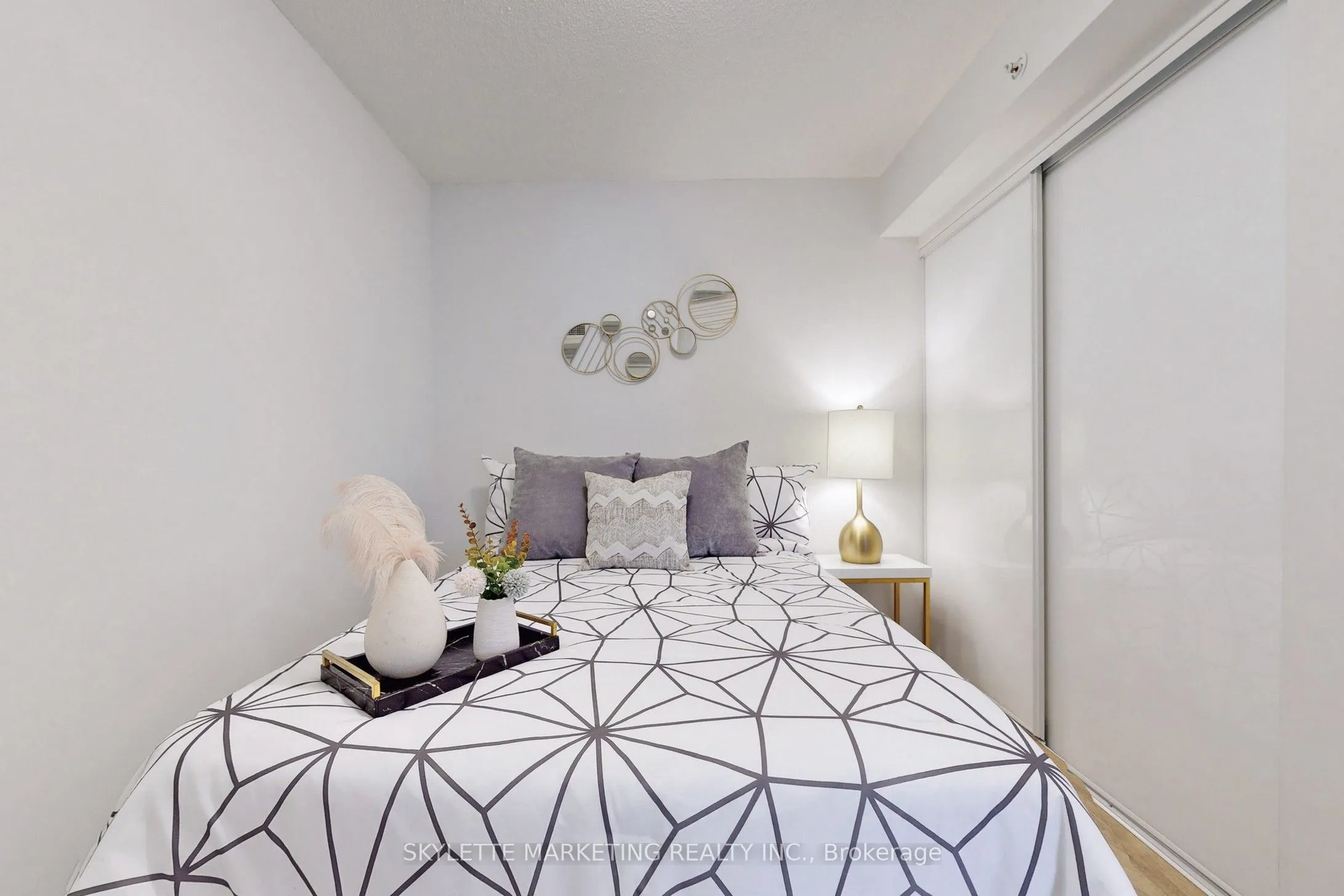 30 Meadowglen Place, #609
