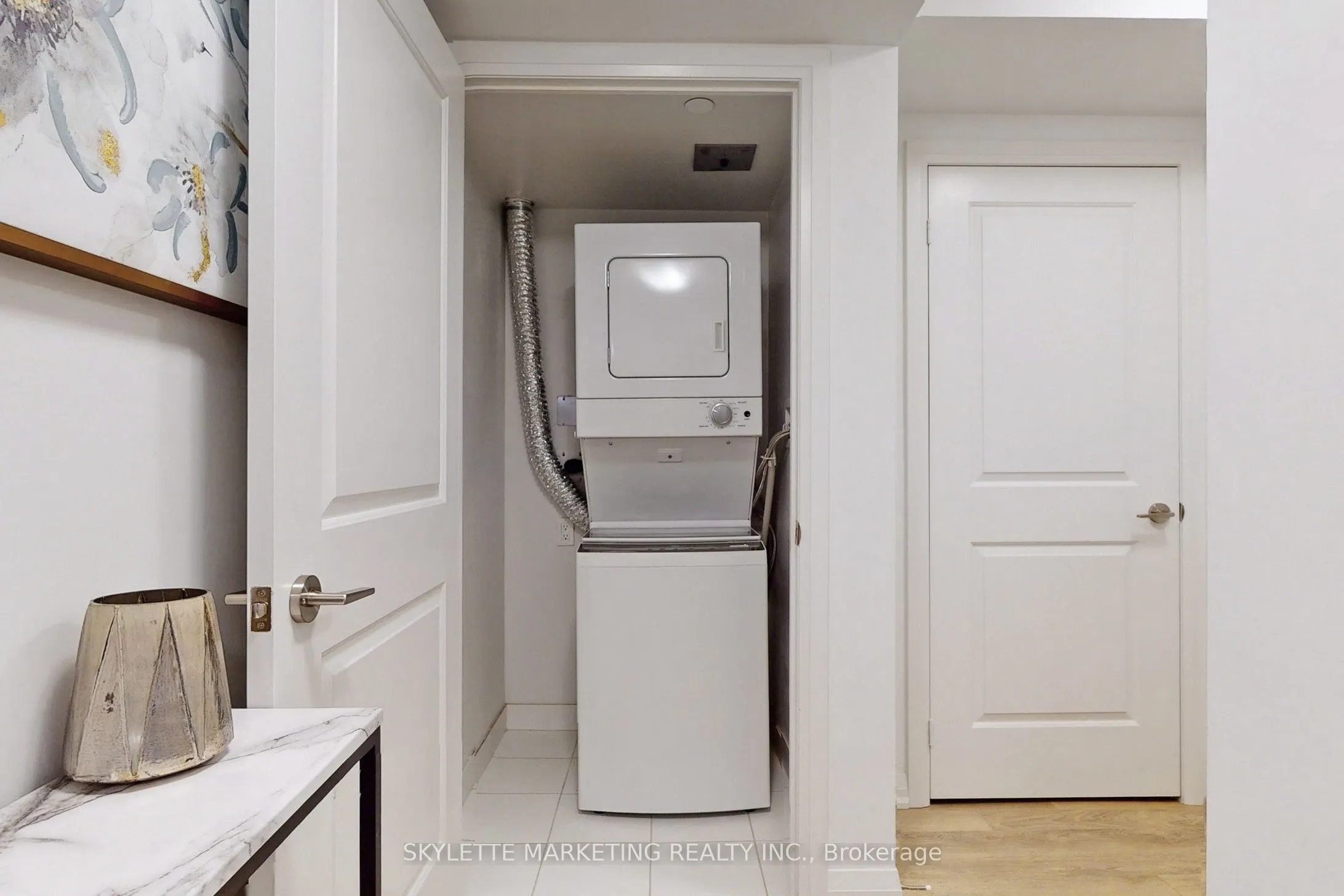 30 Meadowglen Place, #609