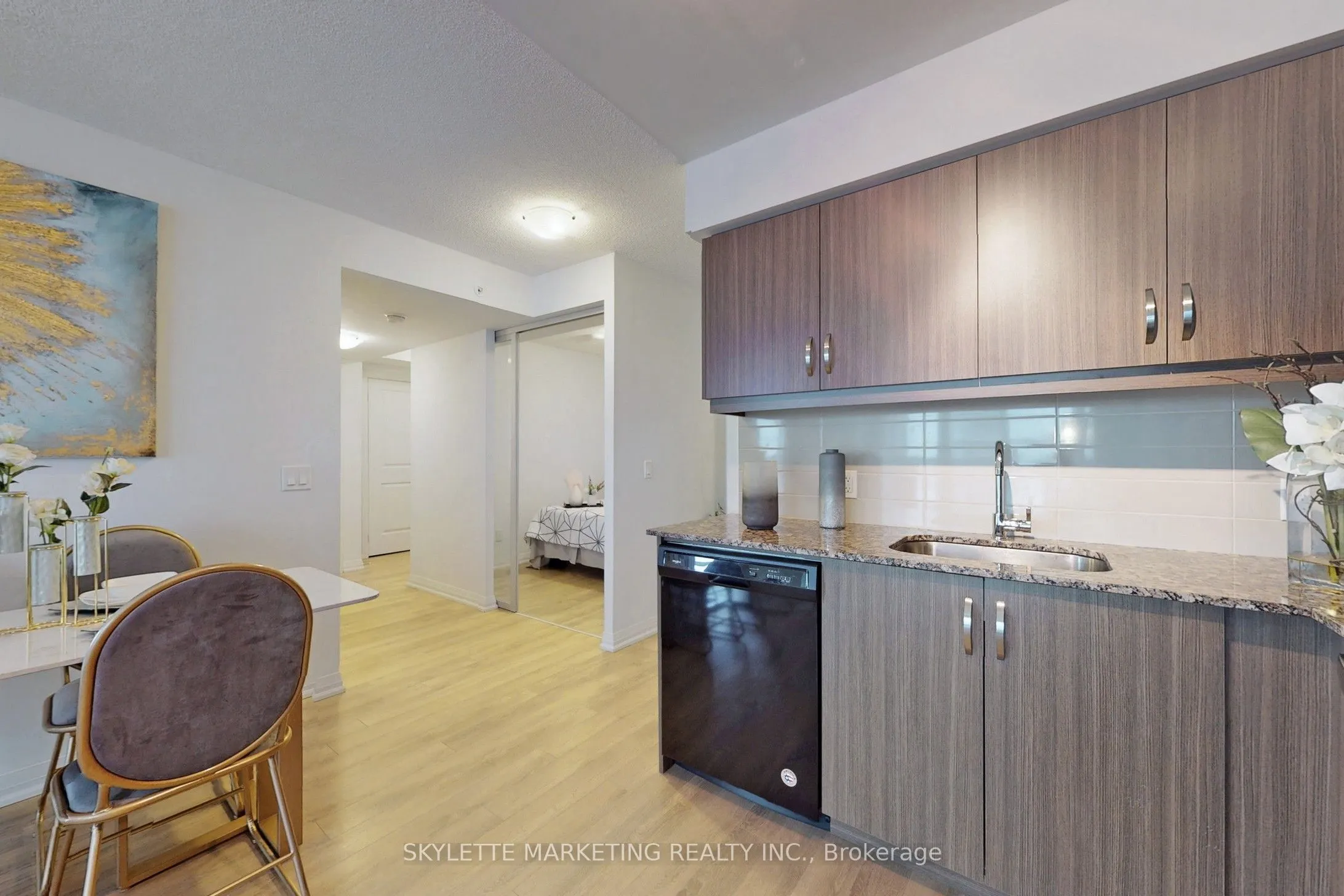30 Meadowglen Place, #609