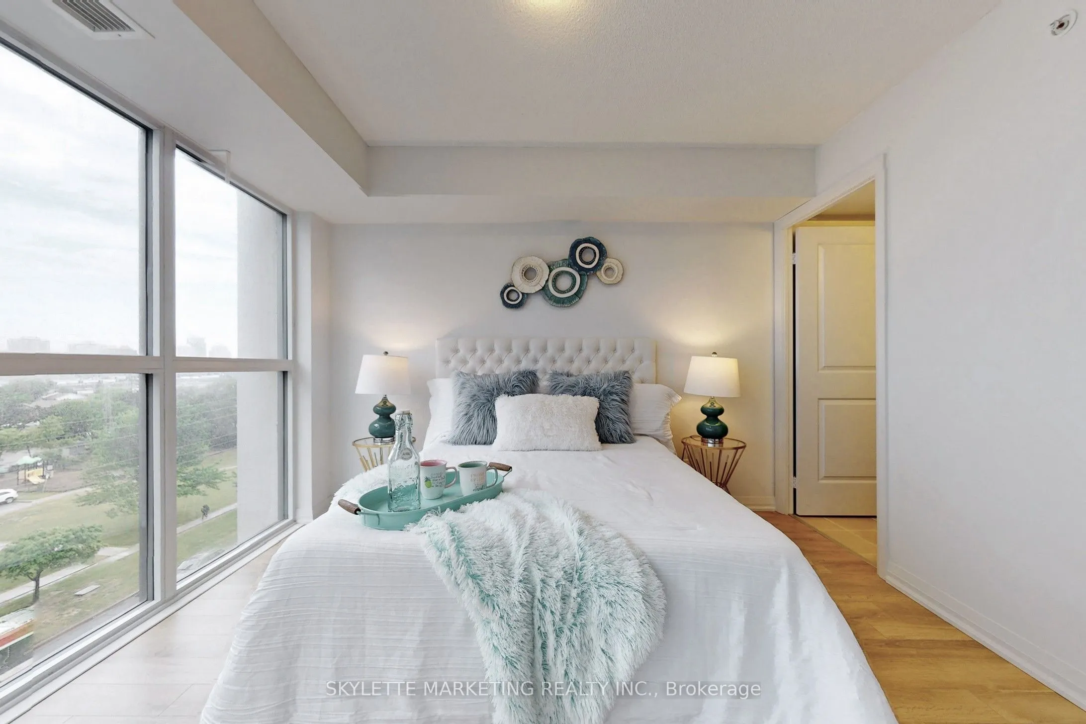 30 Meadowglen Place, #609