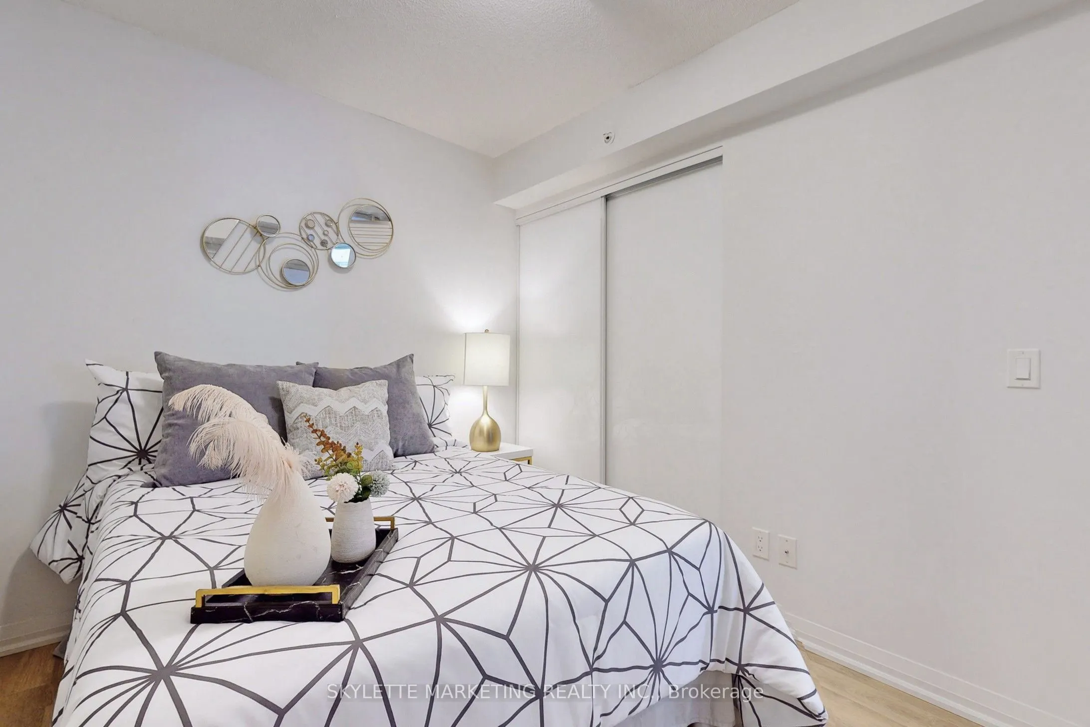30 Meadowglen Place, #609