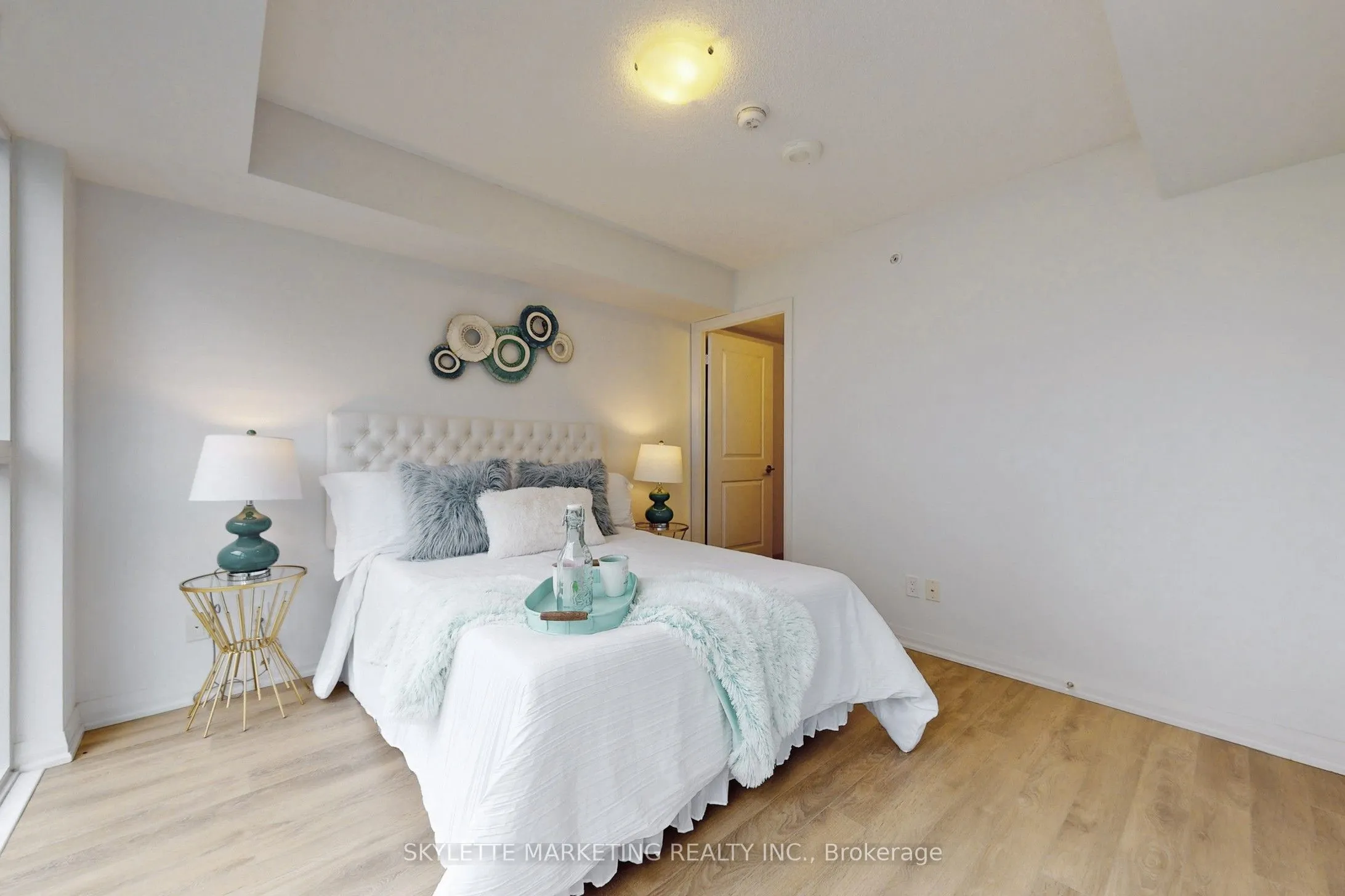 30 Meadowglen Place, #609