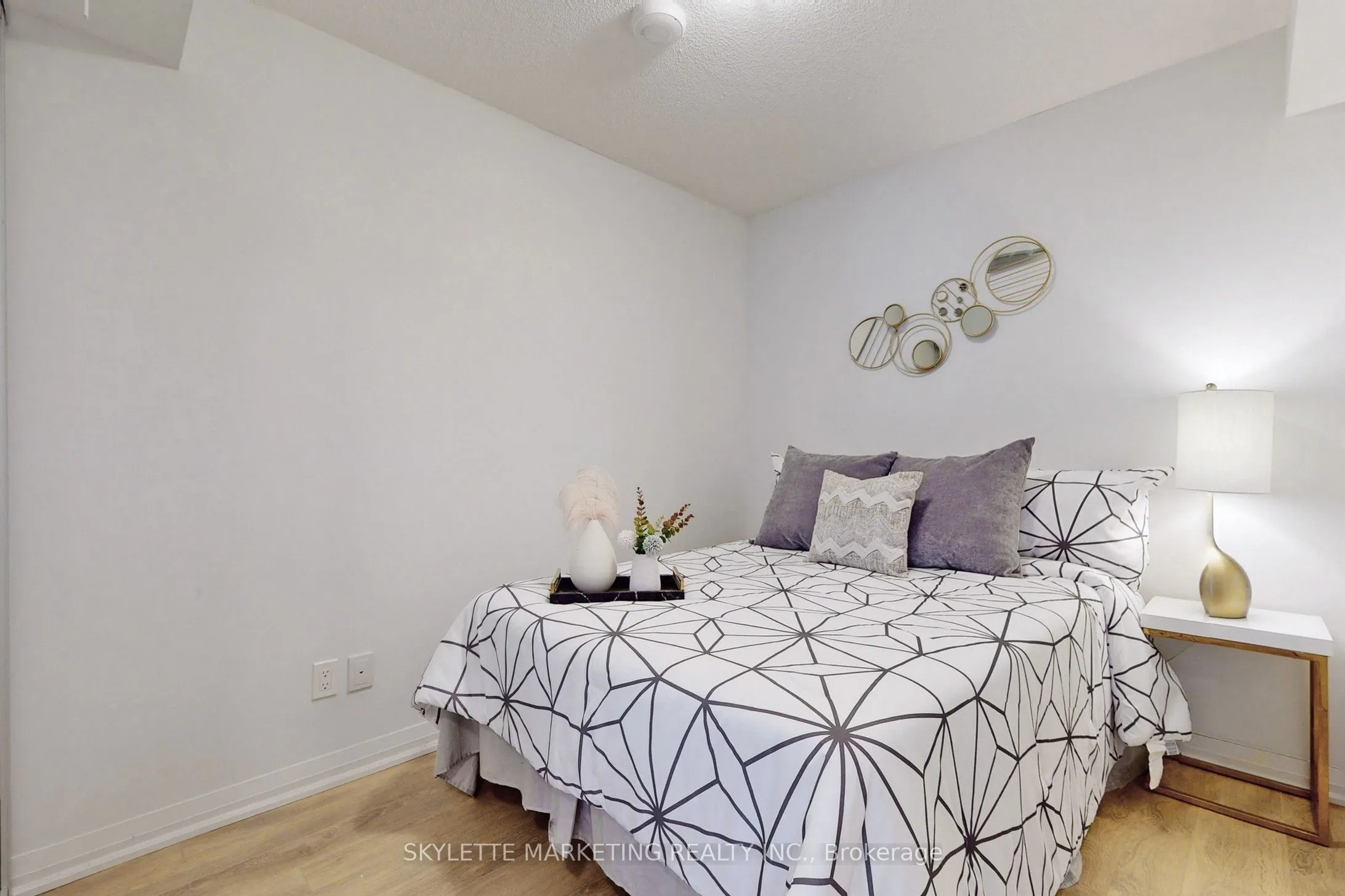 30 Meadowglen Place, #609