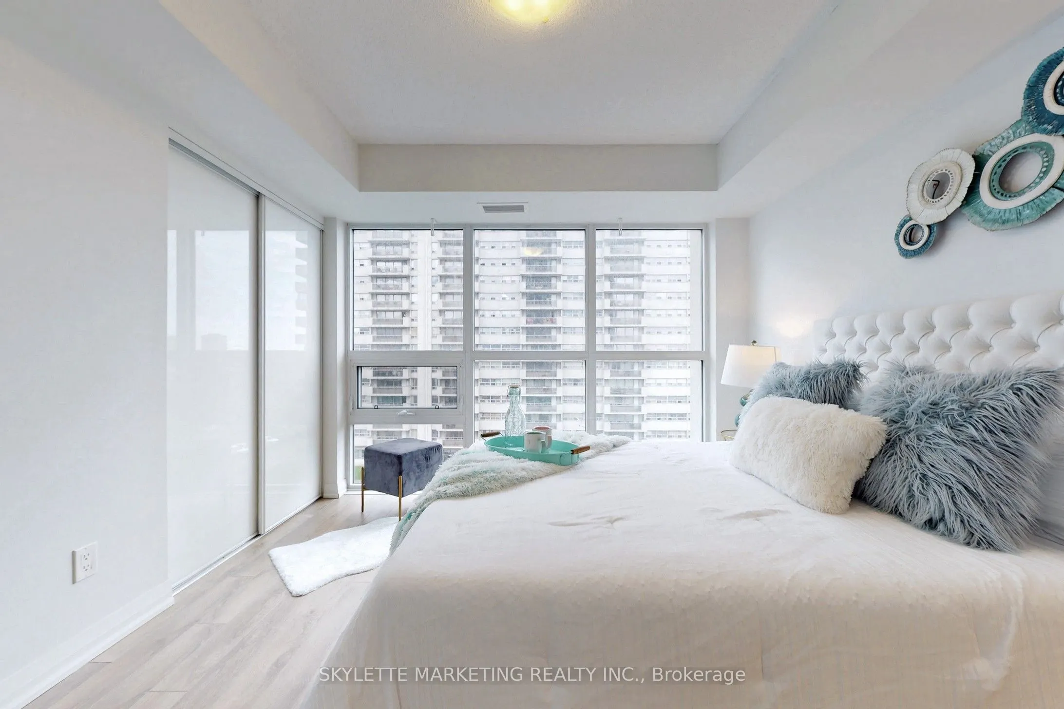 30 Meadowglen Place, #609