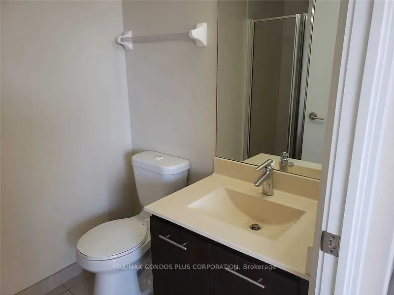 135 Village Green Square, #1422