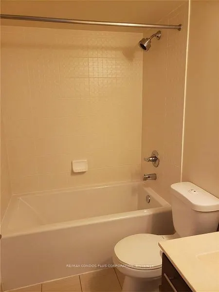 135 Village Green Square, #1422
