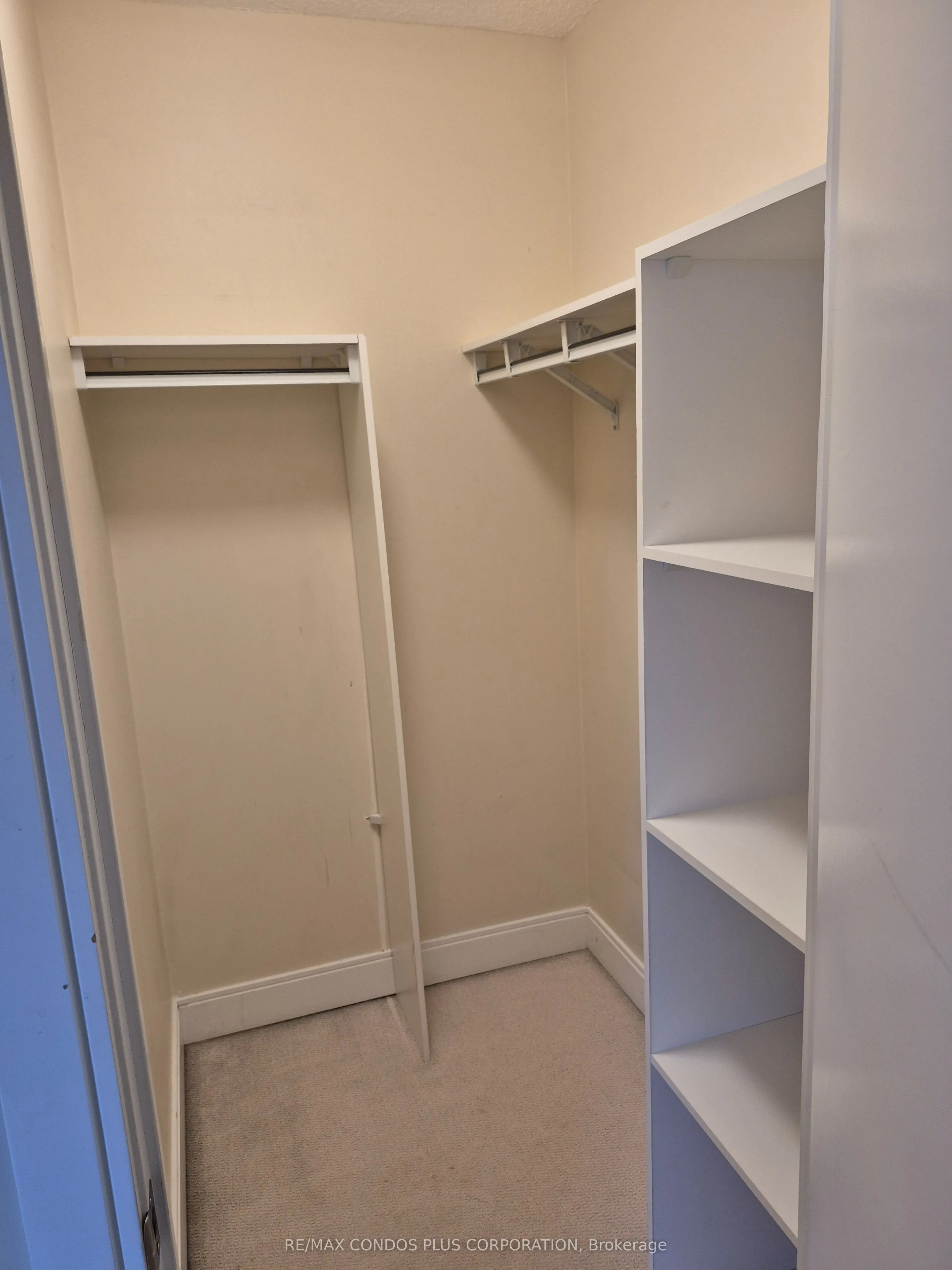 135 Village Green Square, #1422