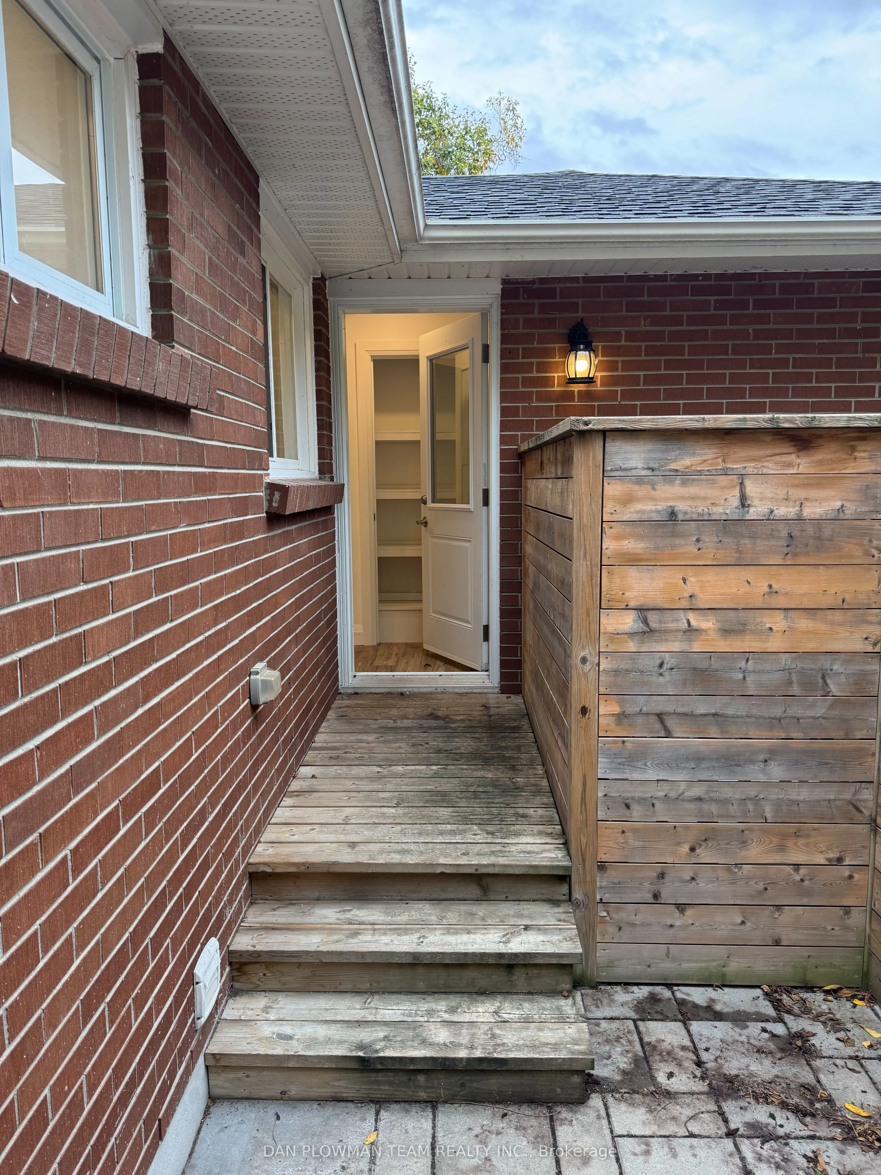744 Hillcrest Road